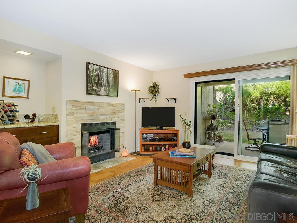 Detail Gallery Image 4 of 39 For 7301  Calle De Fuentes, Carlsbad,  CA 92009 - 2 Beds | 2 Baths