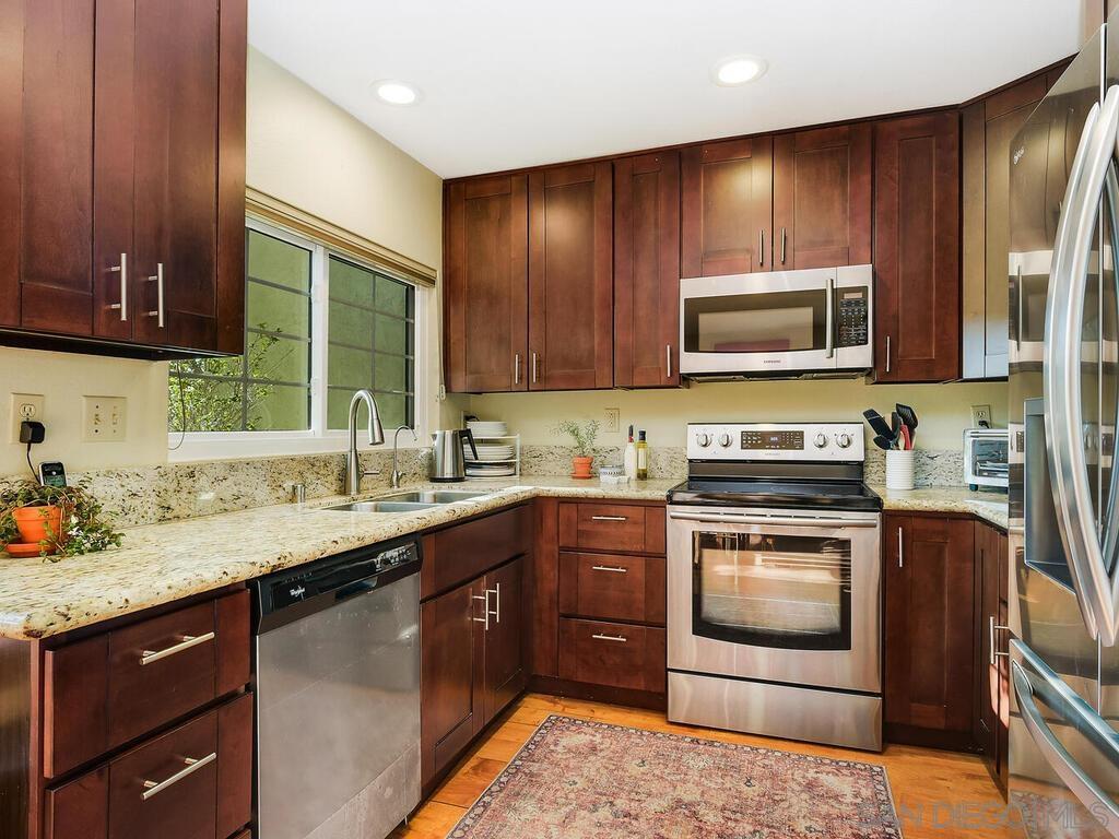 Detail Gallery Image 5 of 39 For 7301  Calle De Fuentes, Carlsbad,  CA 92009 - 2 Beds | 2 Baths