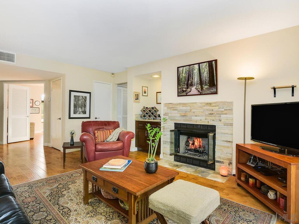 Detail Gallery Image 7 of 39 For 7301  Calle De Fuentes, Carlsbad,  CA 92009 - 2 Beds | 2 Baths