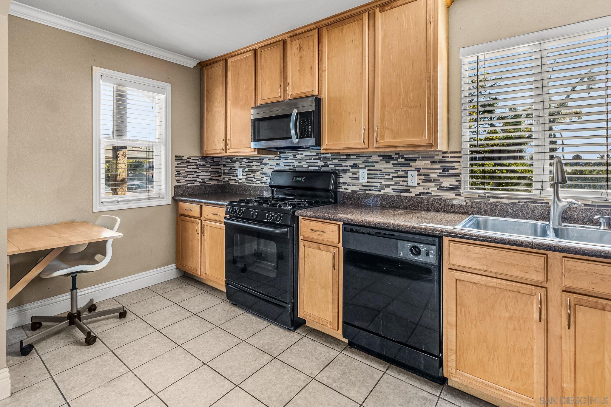 Detail Gallery Image 3 of 24 For 6101  Adelaide Ave  #102,  San Diego,  CA 92115 - 0 Beds | 1 Baths