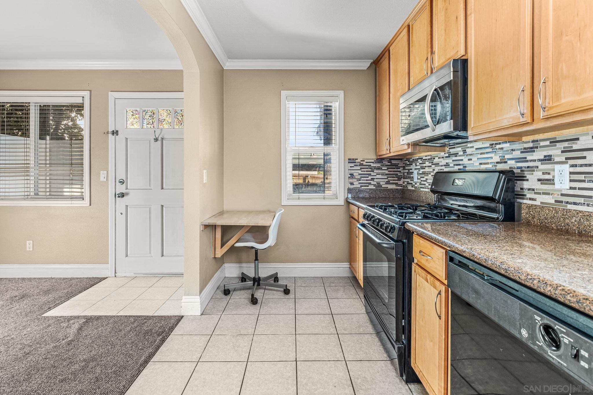 Detail Gallery Image 5 of 24 For 6101  Adelaide Ave  #102,  San Diego,  CA 92115 - 0 Beds | 1 Baths