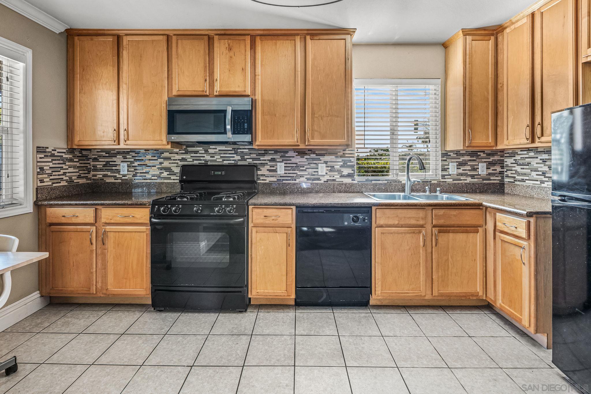 Detail Gallery Image 6 of 24 For 6101  Adelaide Ave  #102,  San Diego,  CA 92115 - 0 Beds | 1 Baths