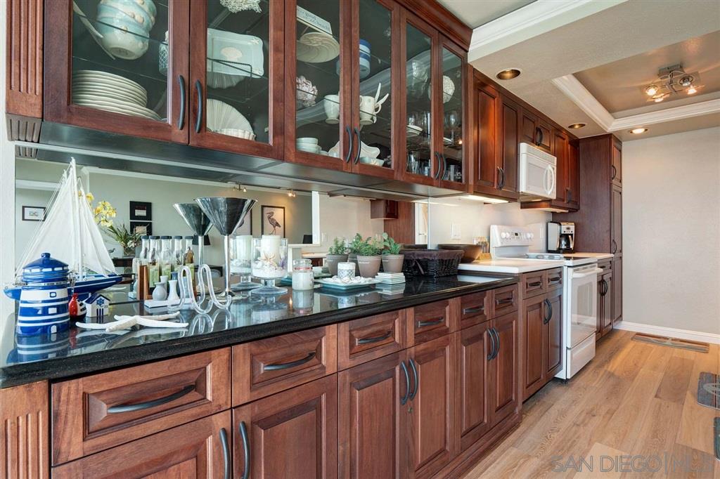 Detail Gallery Image 12 of 23 For 1720  Avenida Del Mundo  1607, Coronado,  CA 92118 - 1 Beds | 1/1 Baths