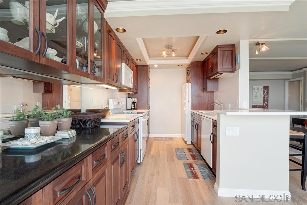 Detail Gallery Image 8 of 23 For 1720  Avenida Del Mundo  1607, Coronado,  CA 92118 - 1 Beds | 1/1 Baths