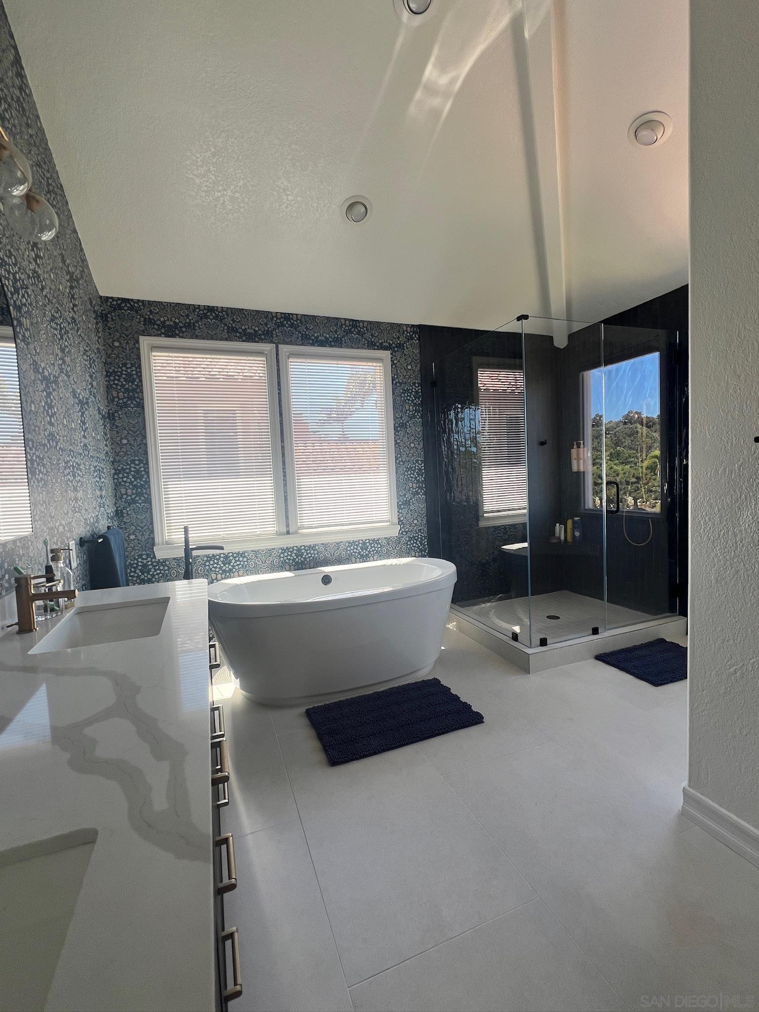 Detail Gallery Image 12 of 28 For 3057  Caminito Sagunto, Del Mar,  CA 92014 - 5 Beds | 3 Baths