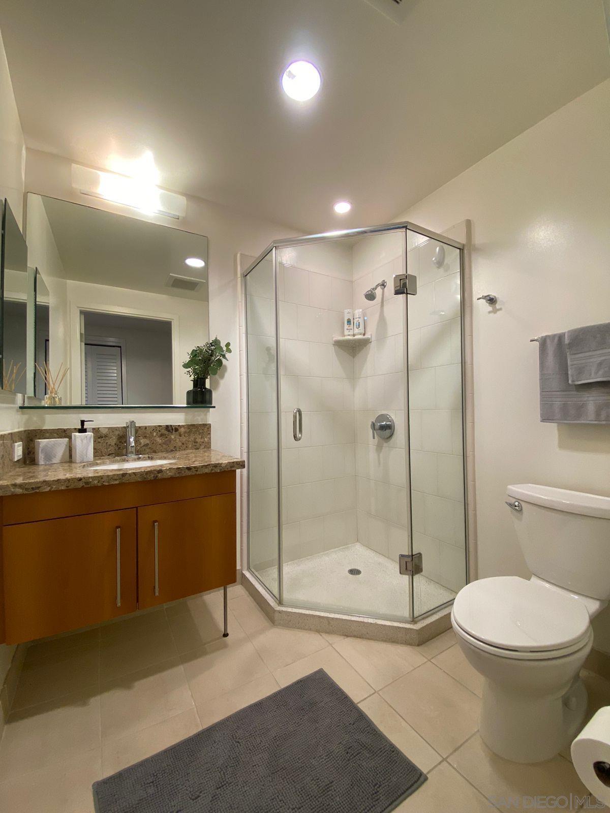 Detail Gallery Image 5 of 19 For 350  11th  224, San Diego,  CA 92101 - 2 Beds | 2 Baths