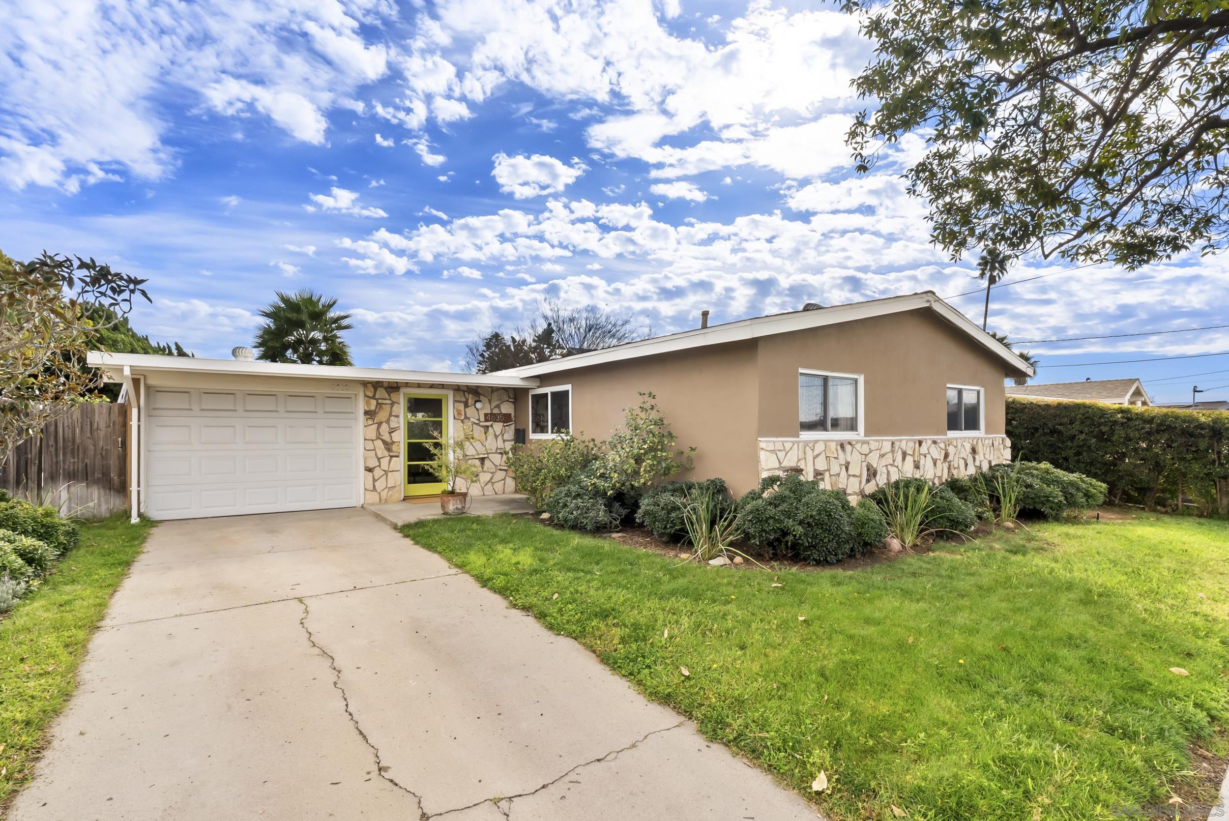 Detail Gallery Image 2 of 12 For 4635  Cheshire St, San Diego,  CA 92117 - 3 Beds | 1 Baths