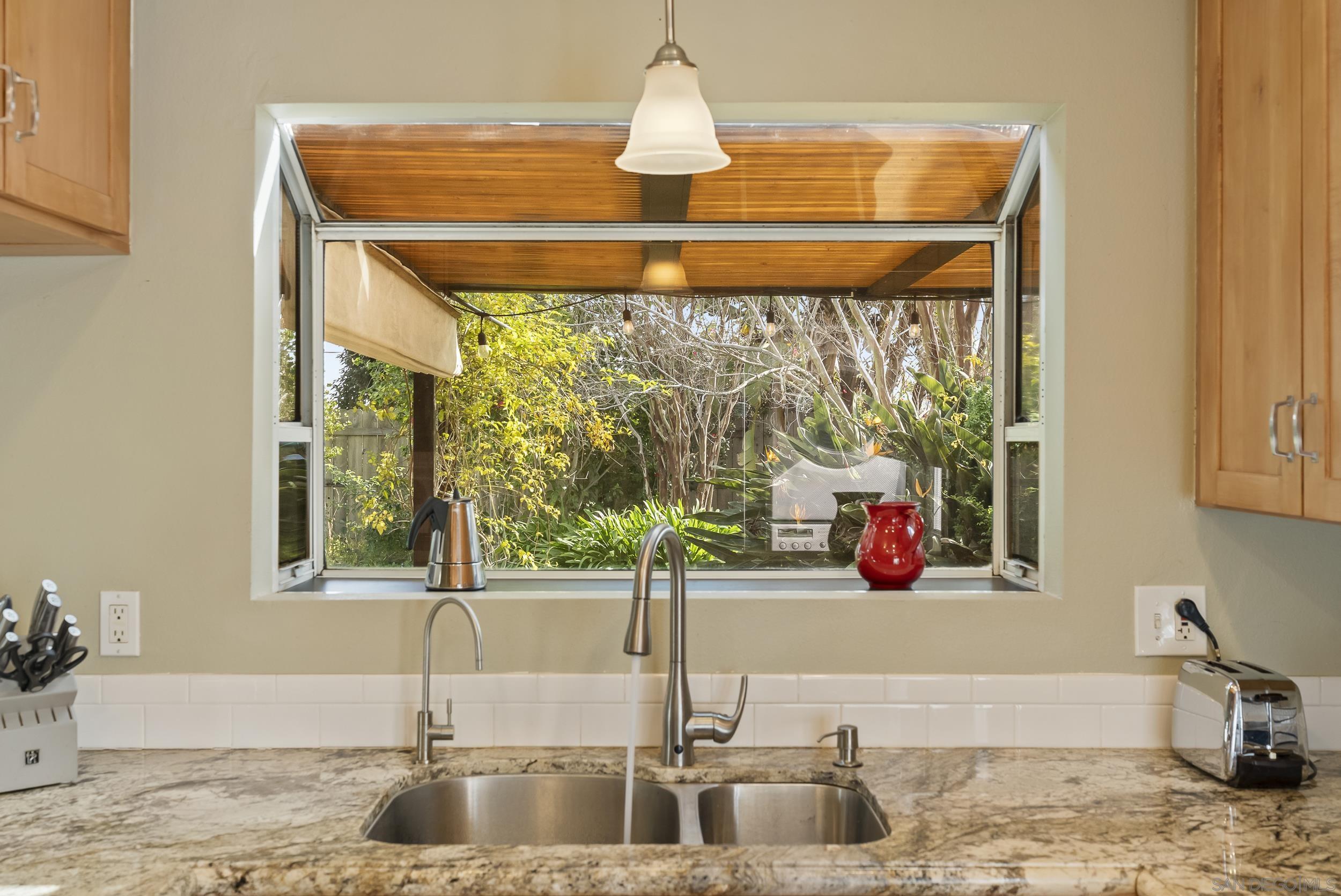 Detail Gallery Image 7 of 12 For 4635  Cheshire St, San Diego,  CA 92117 - 3 Beds | 1 Baths