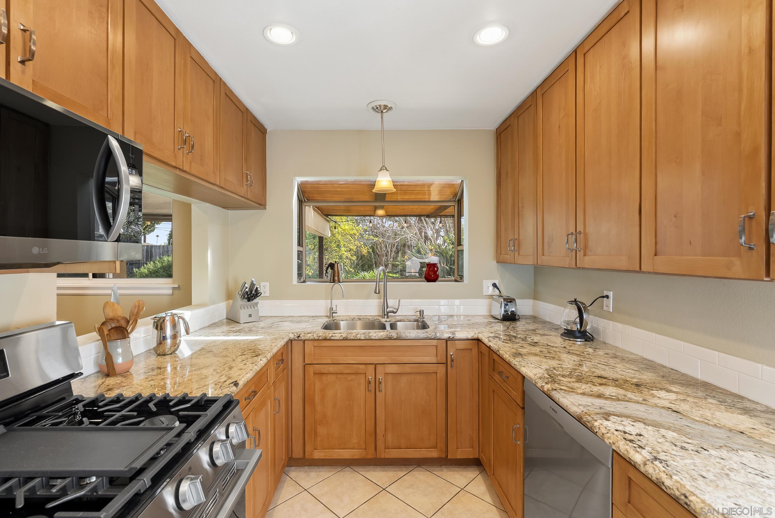 Detail Gallery Image 9 of 12 For 4635  Cheshire St, San Diego,  CA 92117 - 3 Beds | 1 Baths