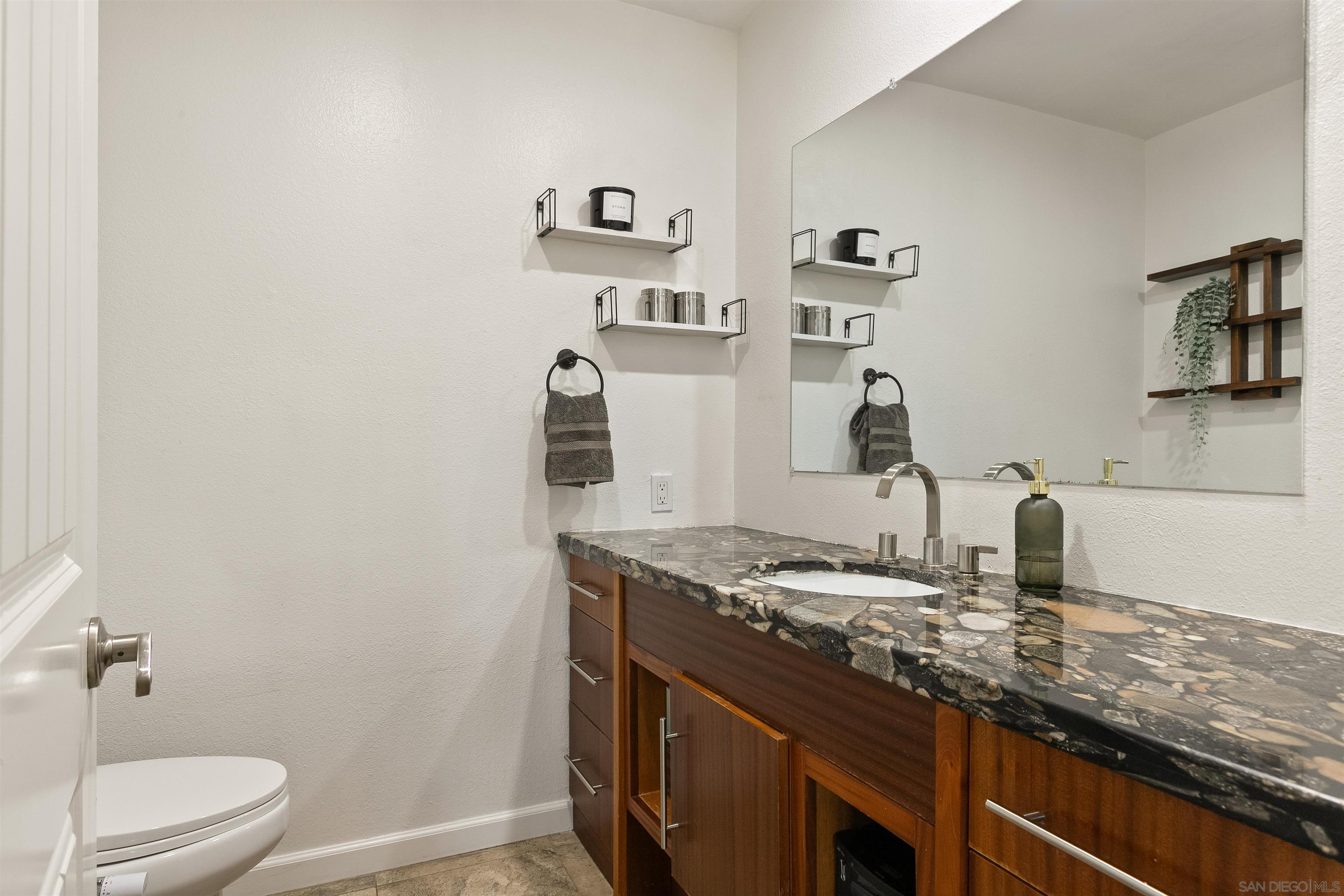 Detail Gallery Image 15 of 41 For 5700  Baltimore Dr  #202,  La Mesa,  CA 91942 - 2 Beds | 2/1 Baths