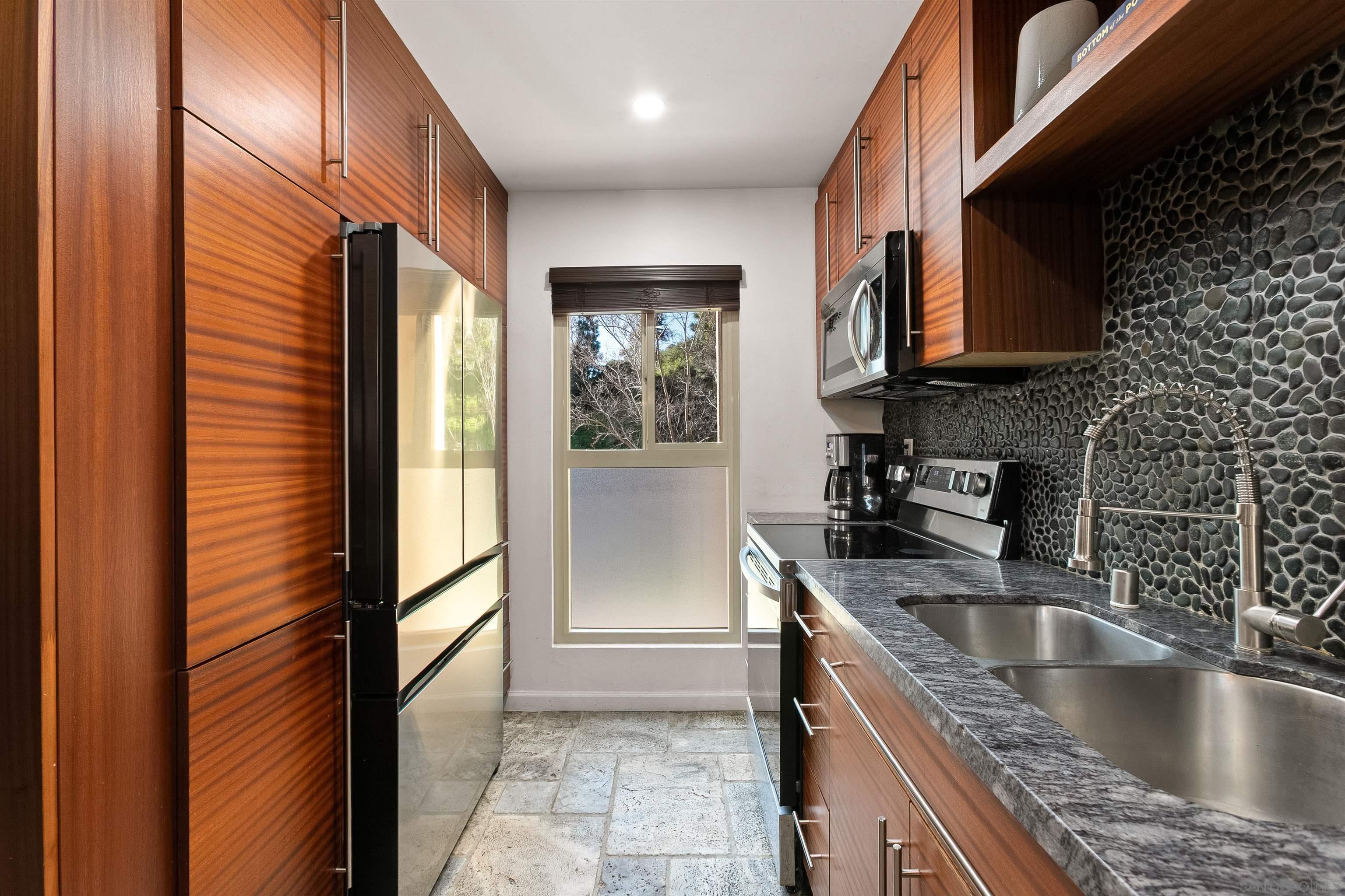 Detail Gallery Image 10 of 43 For 5700  Baltimore Dr  #202,  La Mesa,  CA 91942 - 2 Beds | 2/1 Baths