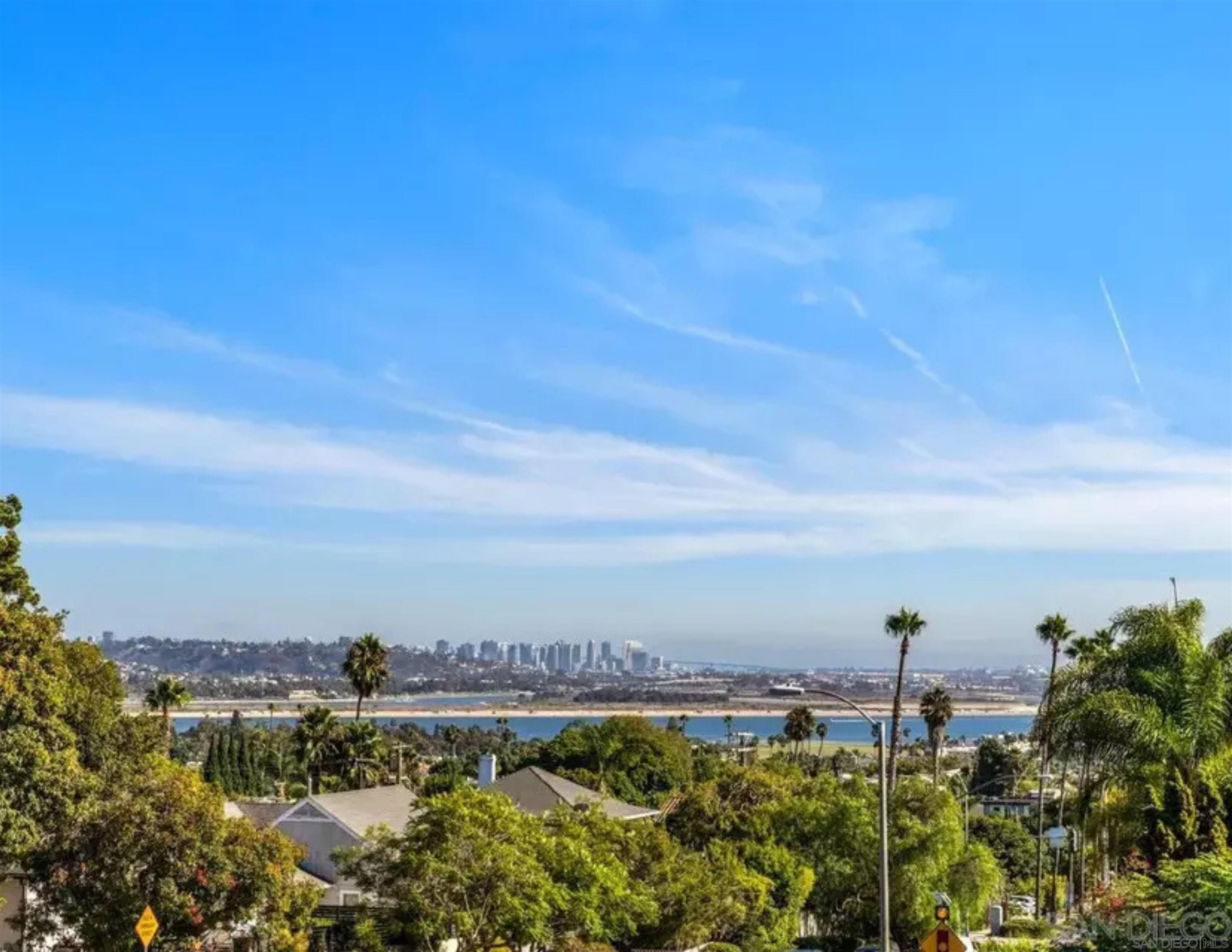 Detail Gallery Image 2 of 3 For 1897  Malden St, San Diego,  CA 92109 - 4 Beds | 2/1 Baths