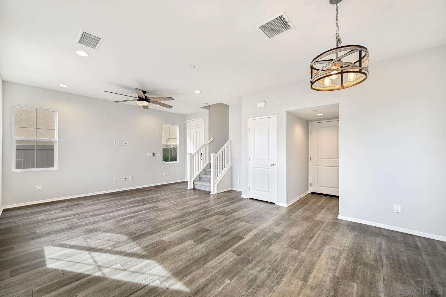 Detail Gallery Image 3 of 24 For 1881  Olivia St, El Cajon,  CA 92021 - 3 Beds | 2/1 Baths