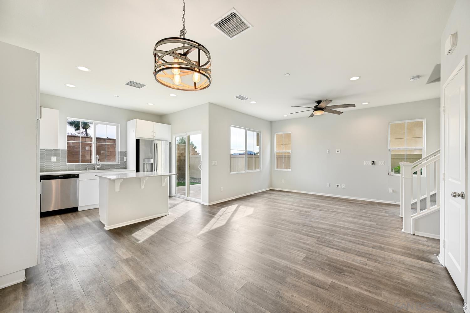 Detail Gallery Image 4 of 24 For 1881  Olivia St, El Cajon,  CA 92021 - 3 Beds | 2/1 Baths