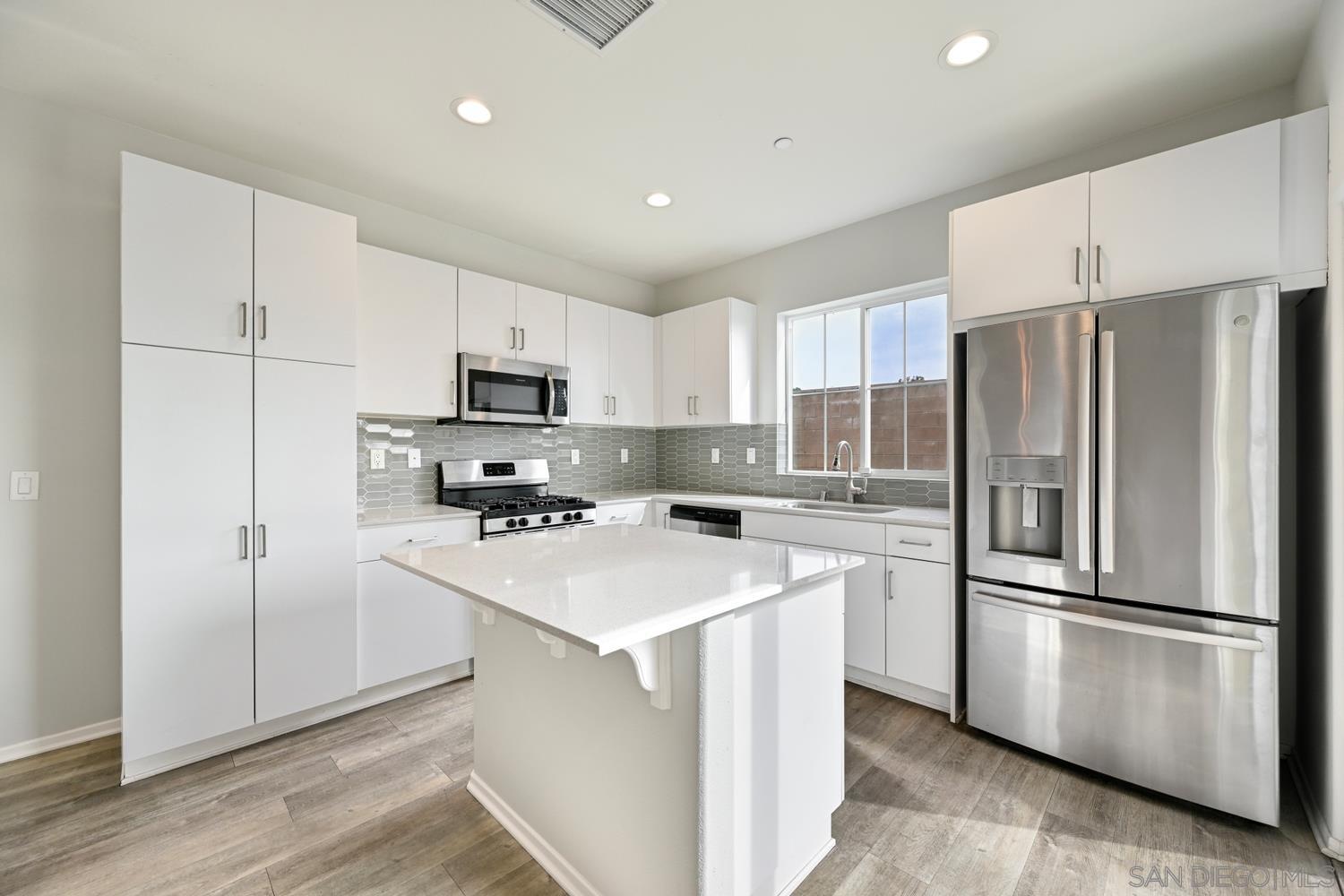 Detail Gallery Image 7 of 24 For 1881  Olivia St, El Cajon,  CA 92021 - 3 Beds | 2/1 Baths