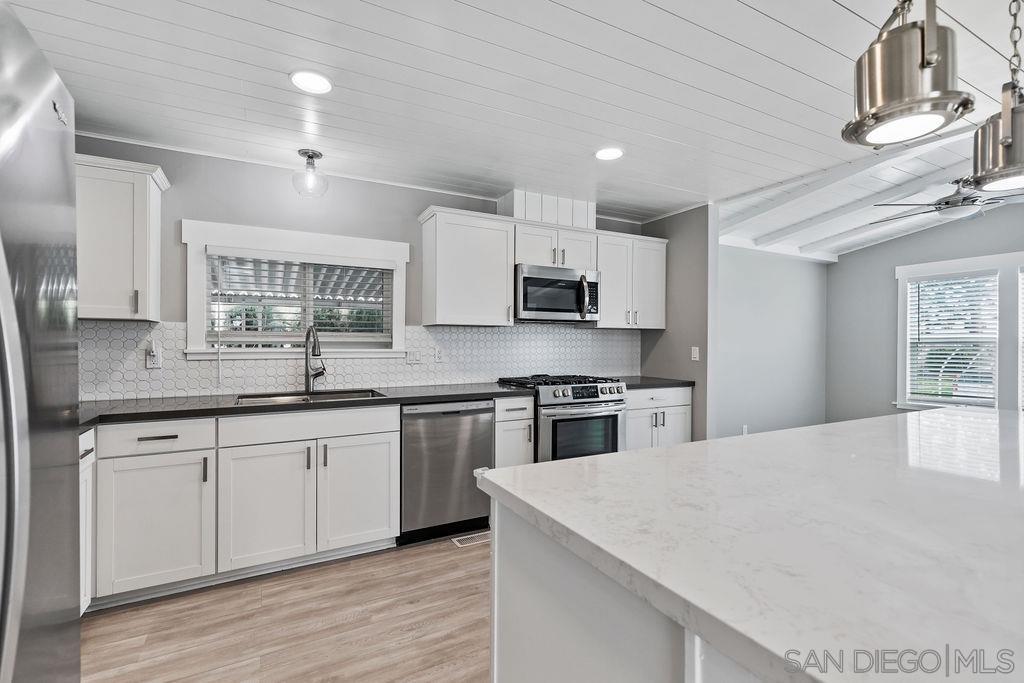 Detail Gallery Image 7 of 48 For 1930 W San Marcos Boulevard  #306,  San Marcos,  CA 92078 - 2 Beds | 2 Baths