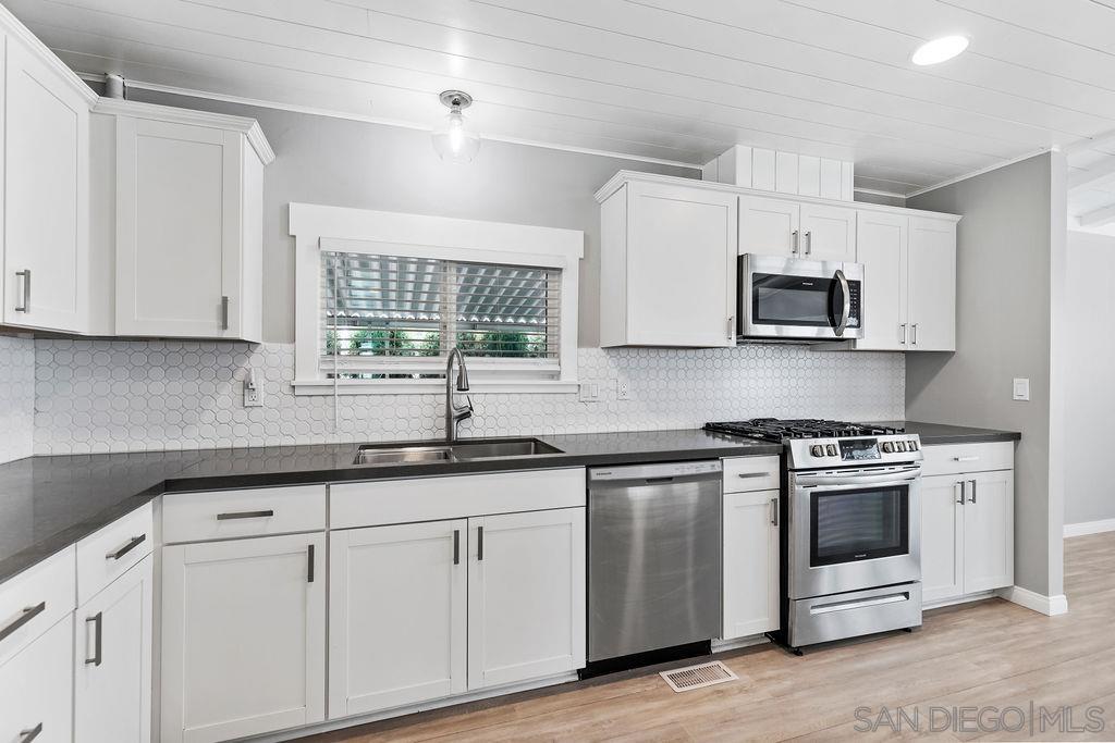 Detail Gallery Image 9 of 48 For 1930 W San Marcos Boulevard  #306,  San Marcos,  CA 92078 - 2 Beds | 2 Baths