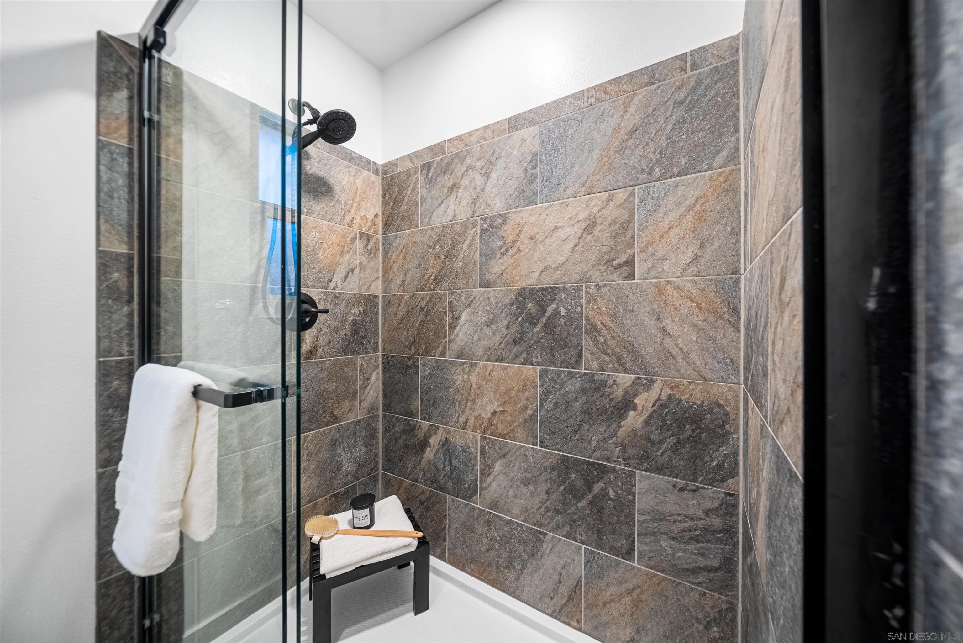 Detail Gallery Image 13 of 24 For 460  Las Brisas Dr, Escondido,  CA 92027 - 4 Beds | 2 Baths