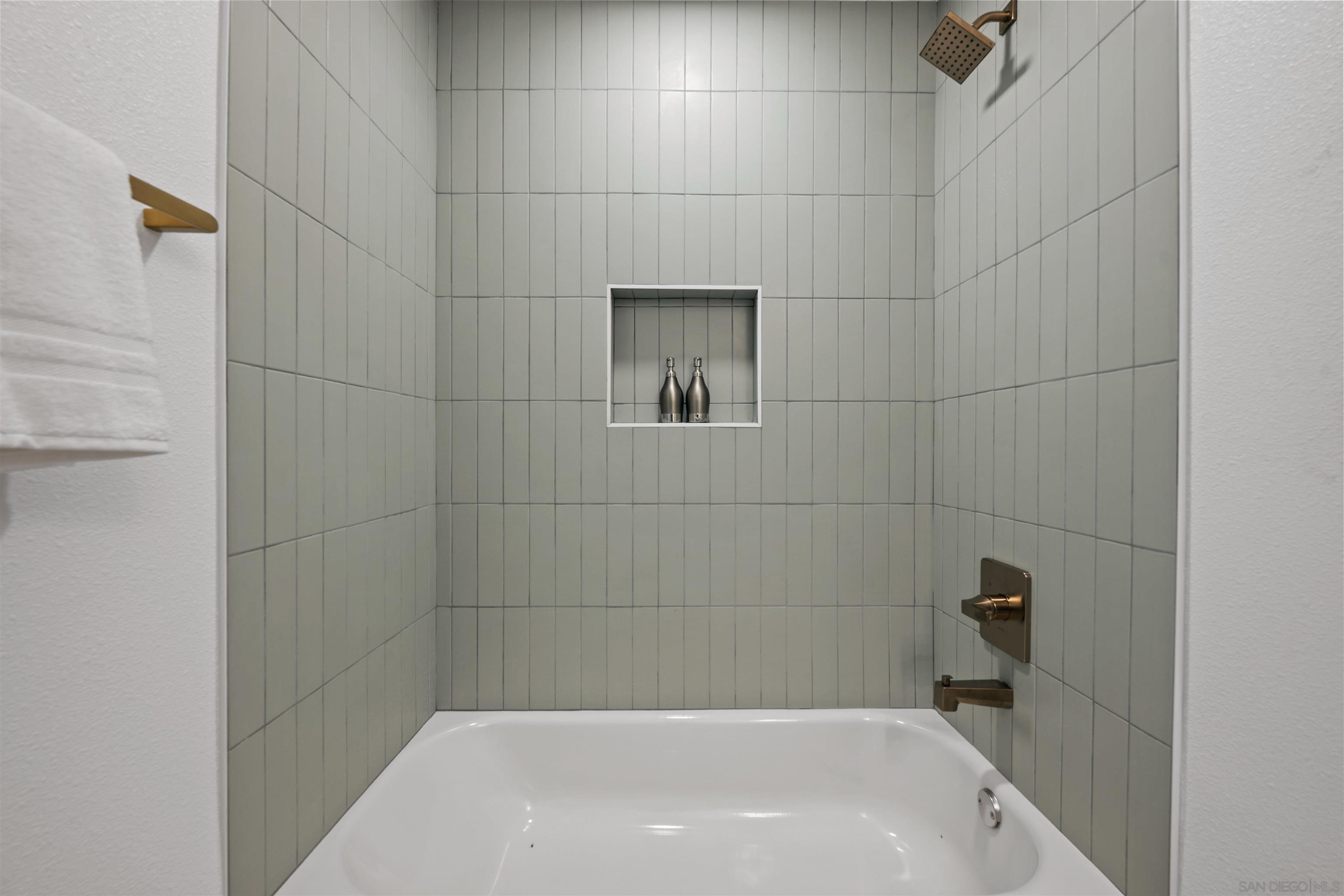 Detail Gallery Image 18 of 24 For 460  Las Brisas Dr, Escondido,  CA 92027 - 4 Beds | 2 Baths