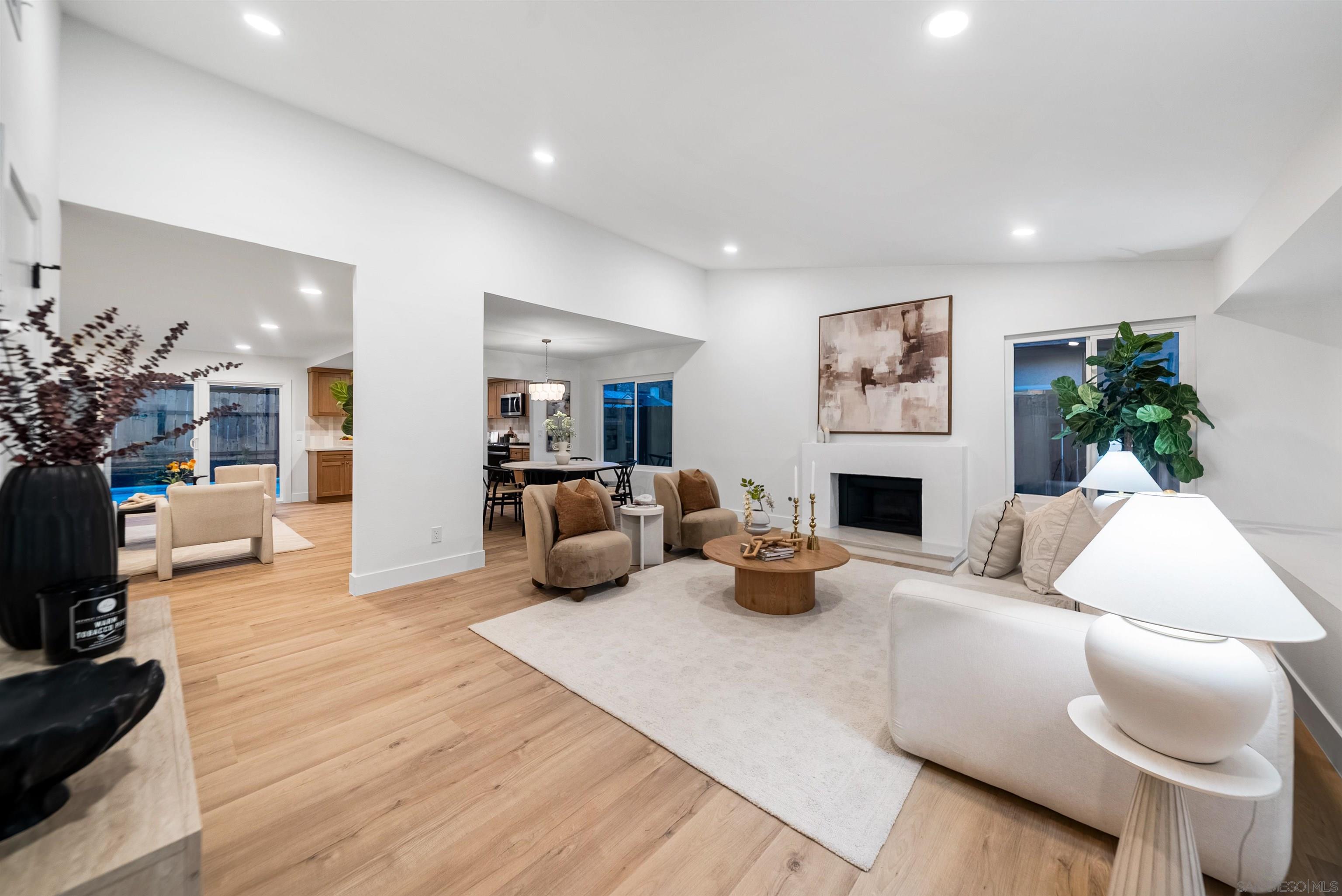 Detail Gallery Image 3 of 24 For 460  Las Brisas Dr, Escondido,  CA 92027 - 4 Beds | 2 Baths