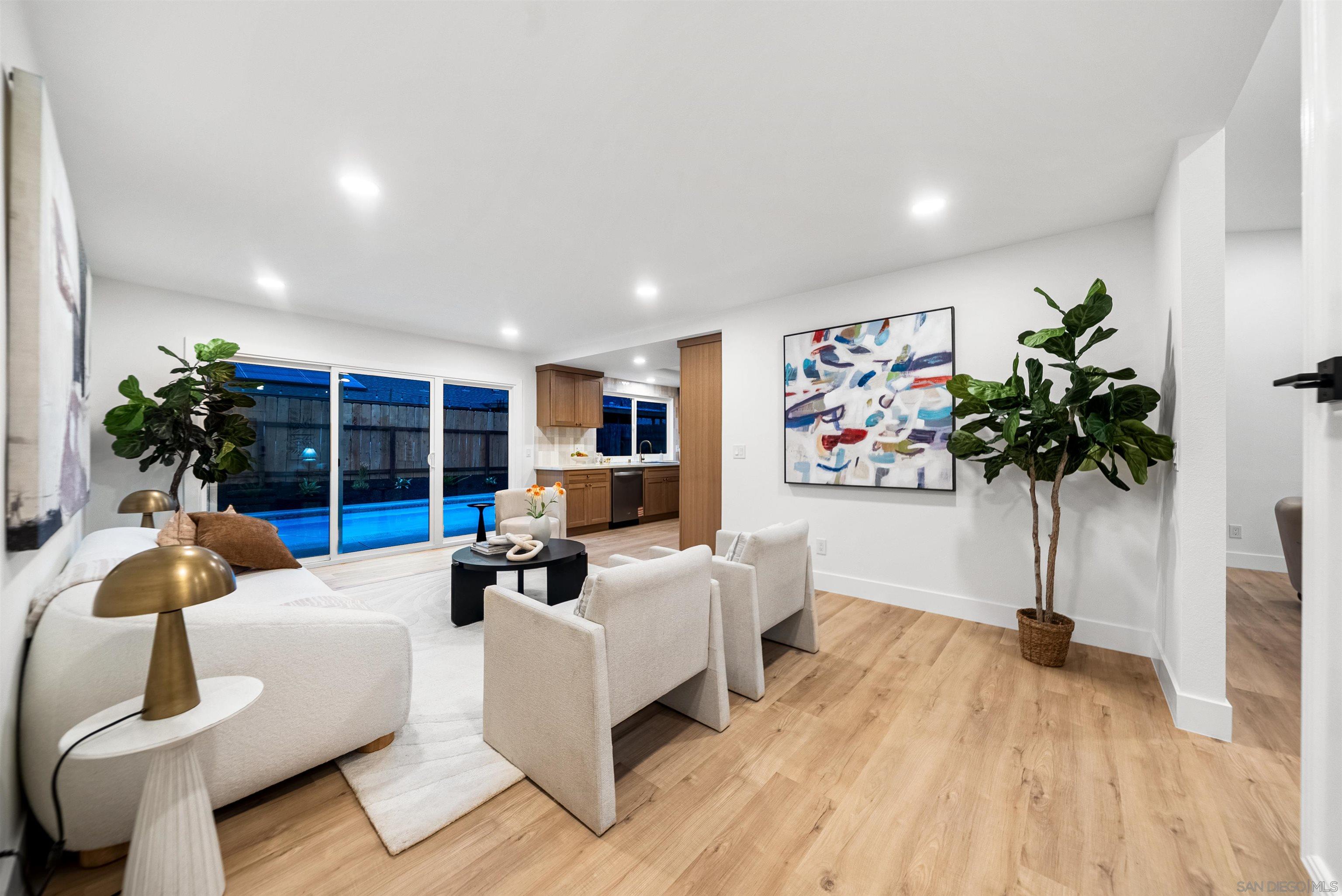 Detail Gallery Image 4 of 24 For 460  Las Brisas Dr, Escondido,  CA 92027 - 4 Beds | 2 Baths