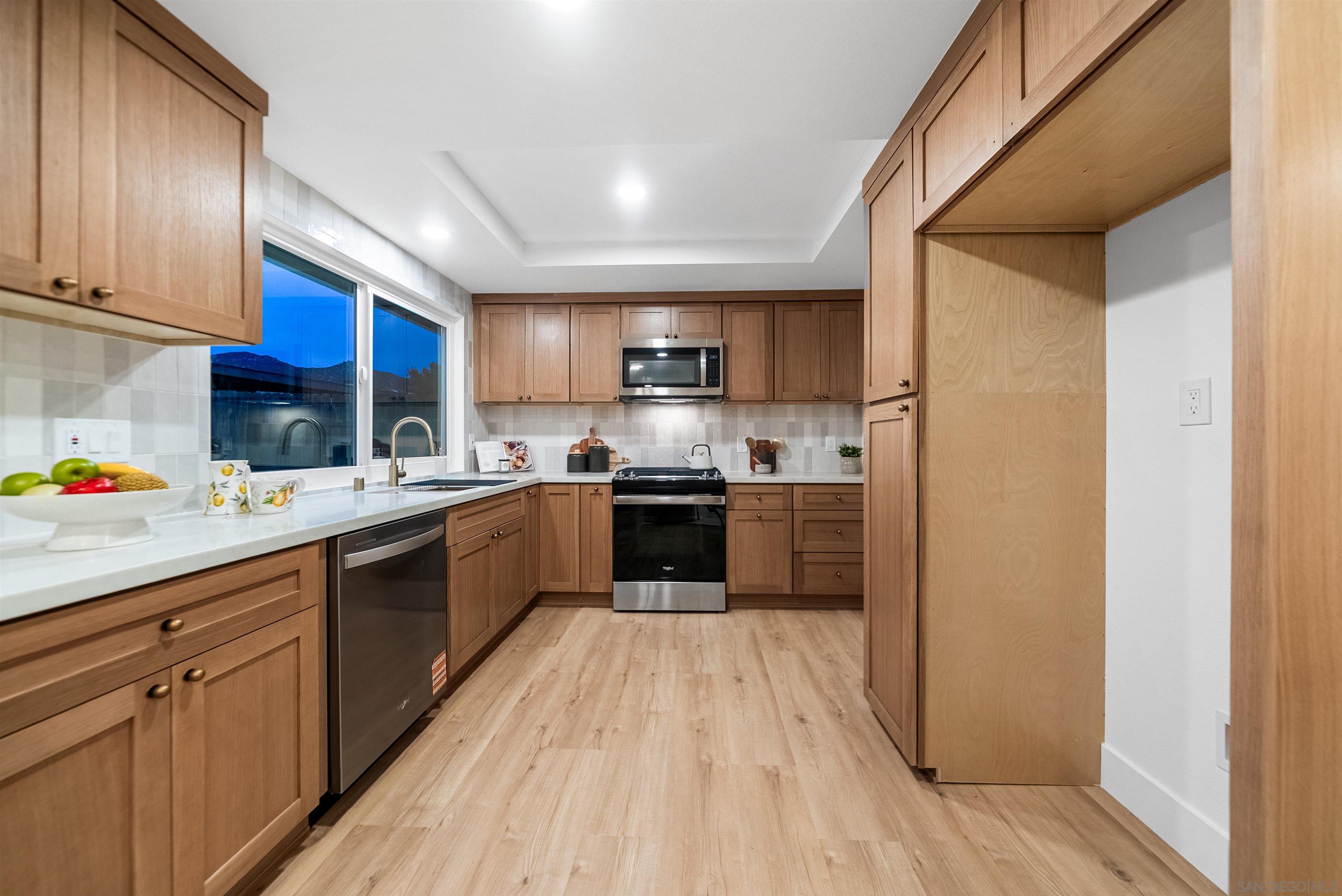 Detail Gallery Image 6 of 24 For 460  Las Brisas Dr, Escondido,  CA 92027 - 4 Beds | 2 Baths