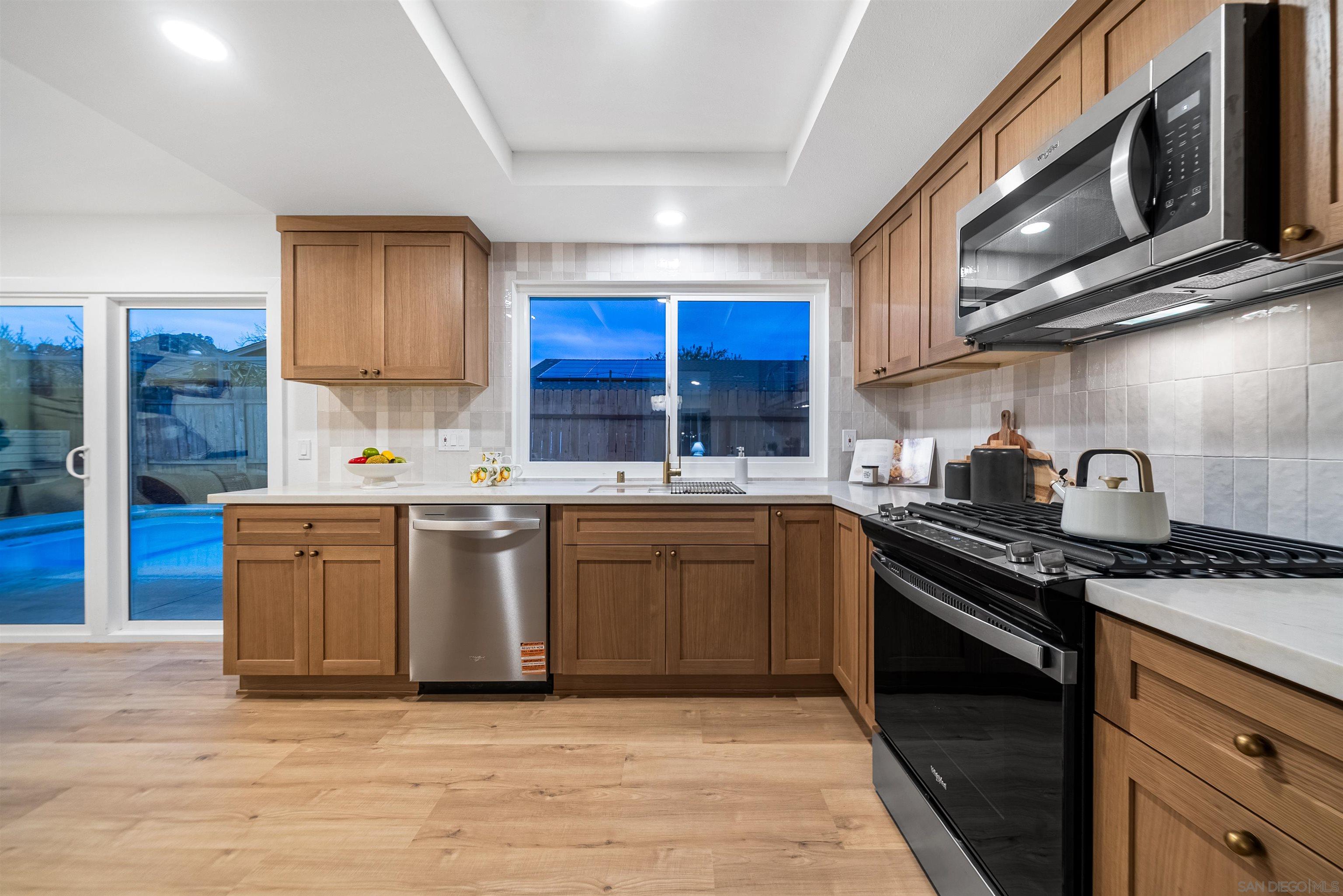 Detail Gallery Image 8 of 24 For 460  Las Brisas Dr, Escondido,  CA 92027 - 4 Beds | 2 Baths