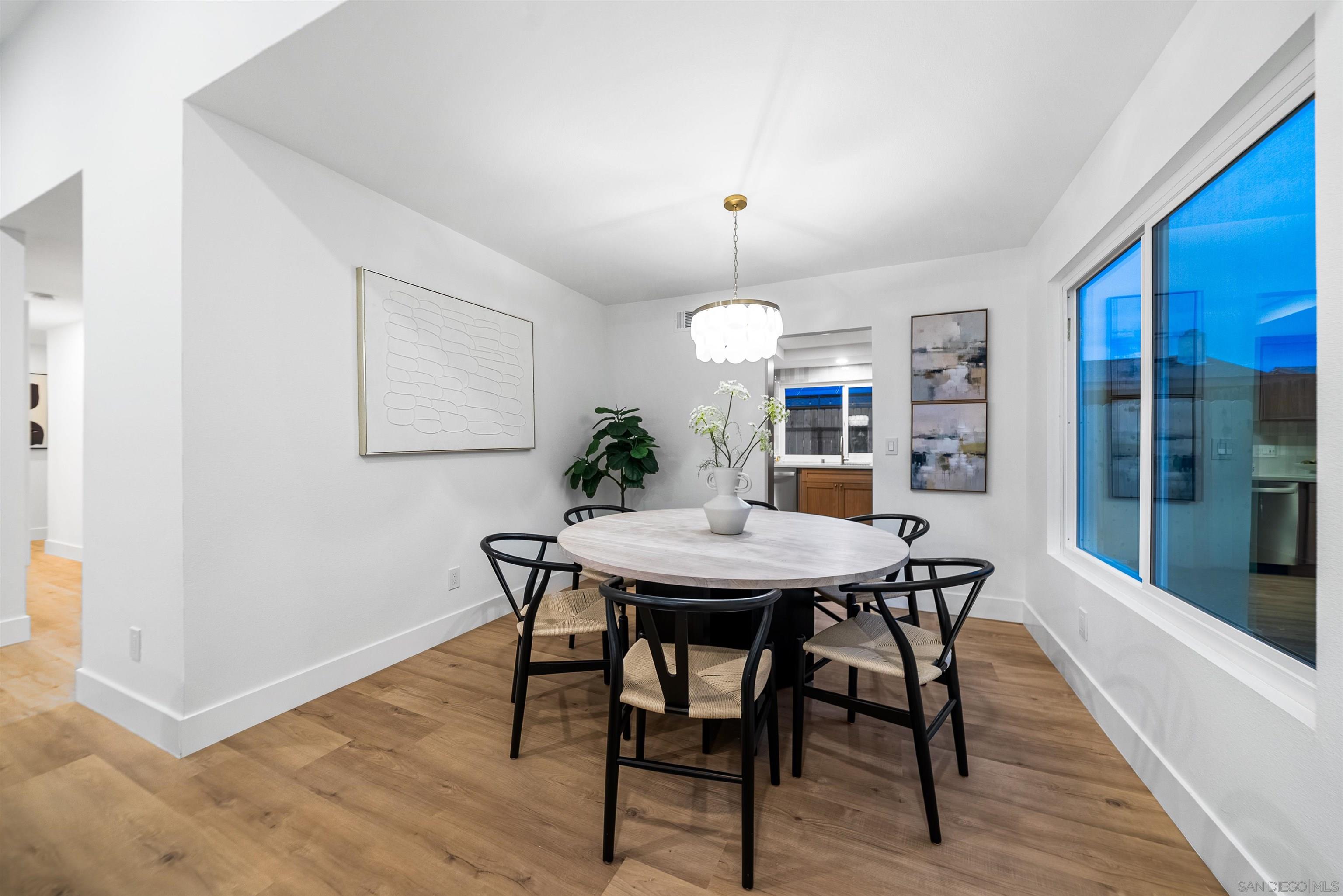 Detail Gallery Image 9 of 24 For 460  Las Brisas Dr, Escondido,  CA 92027 - 4 Beds | 2 Baths