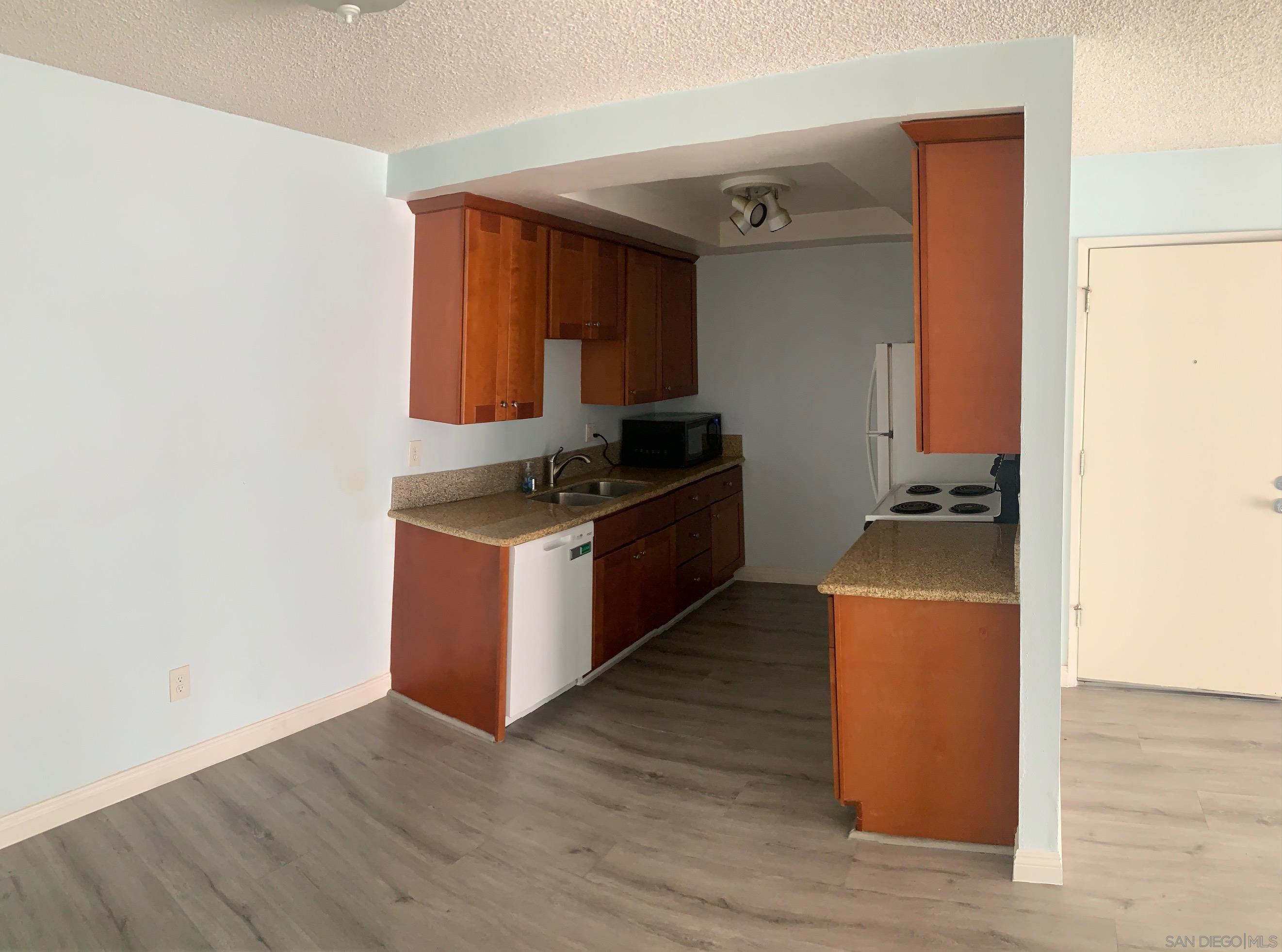 Detail Gallery Image 12 of 14 For 10278  Black Mountain Rd.  171, San Diego,  CA 92126 - 1 Beds | 1 Baths