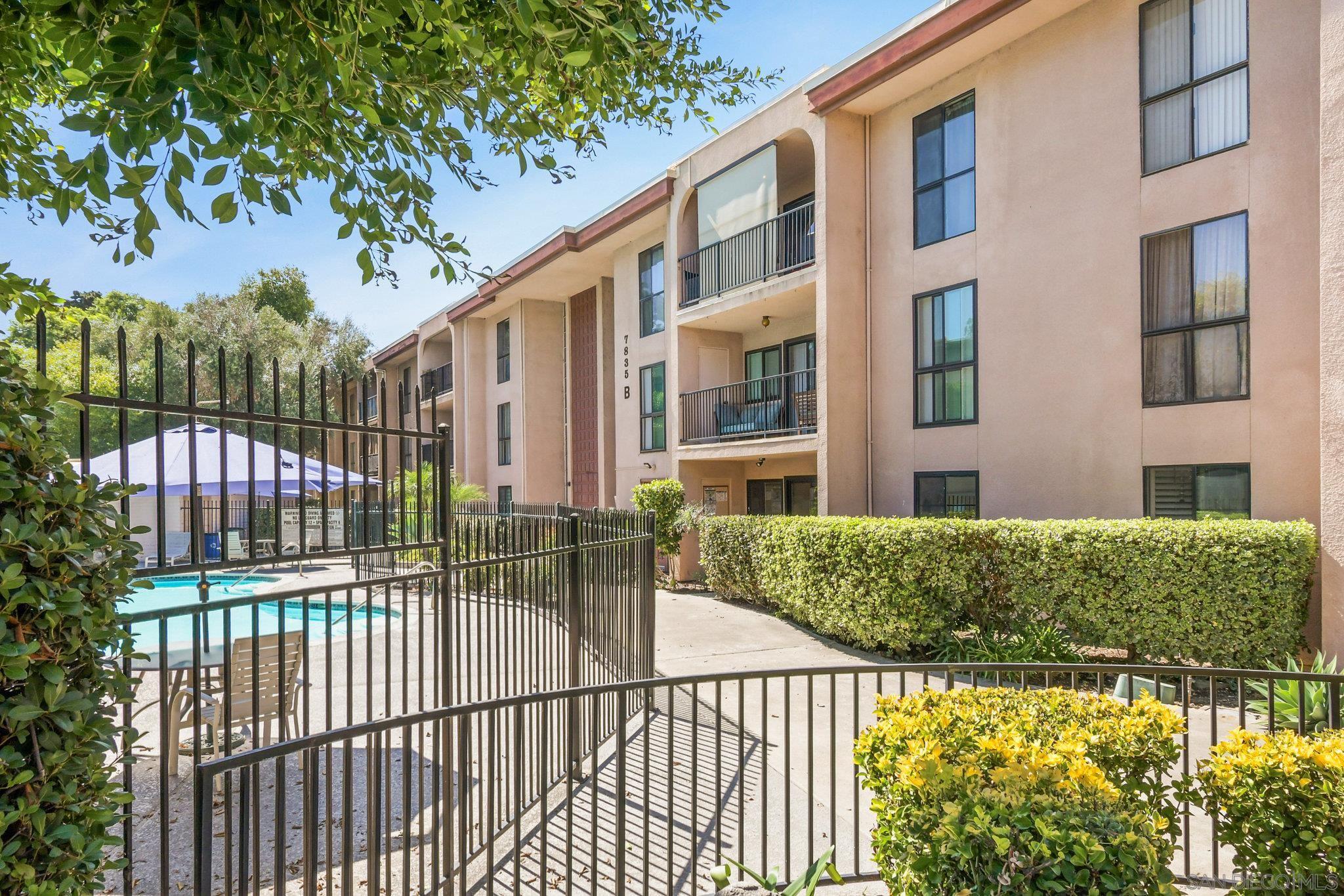 Detail Gallery Image 2 of 44 For 7835  Cowles Mountain Ct  #B6,  San Diego,  CA 92119 - 2 Beds | 2 Baths