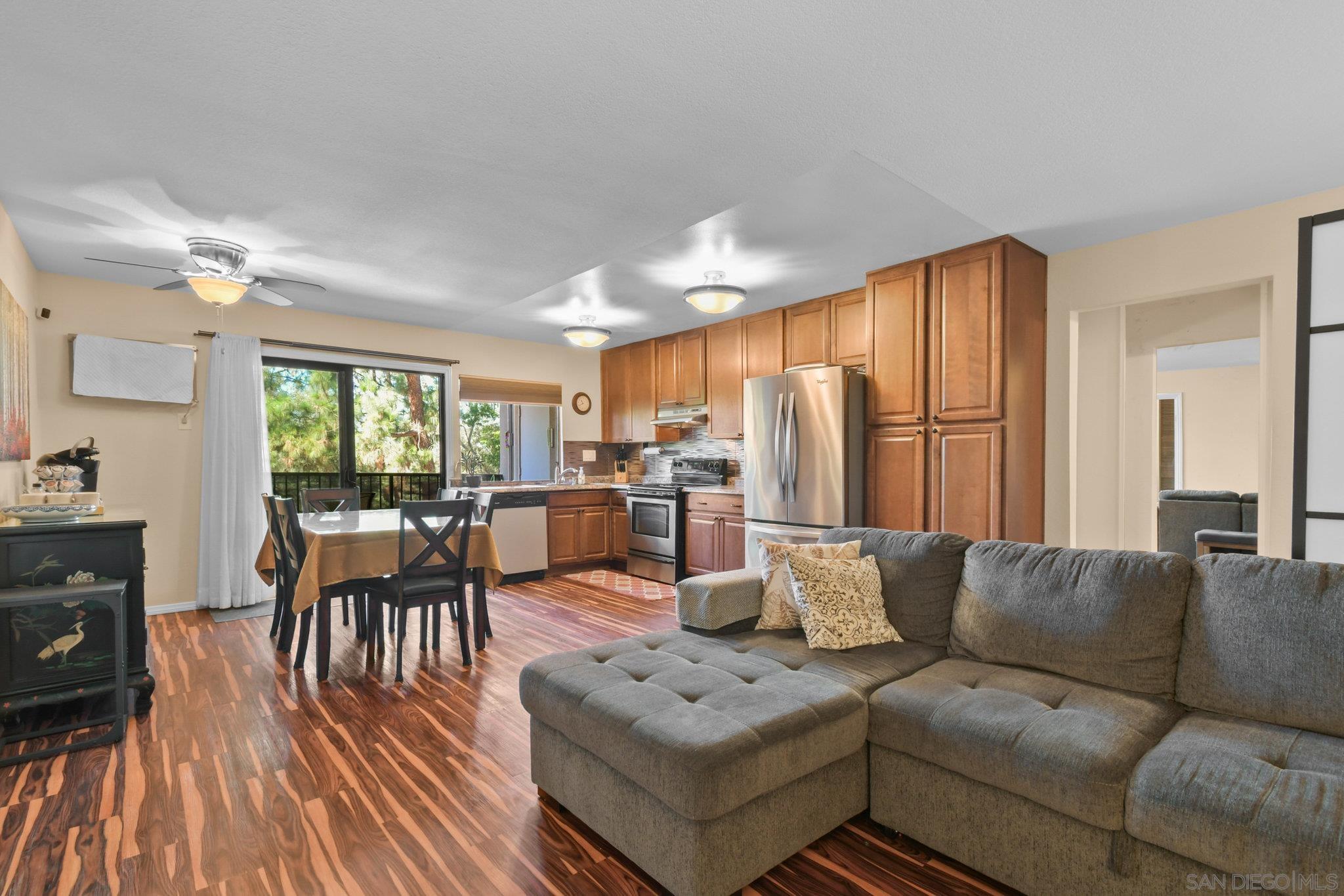 Detail Gallery Image 4 of 44 For 7835  Cowles Mountain Ct  #B6,  San Diego,  CA 92119 - 2 Beds | 2 Baths