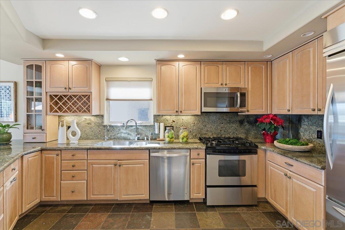 Detail Gallery Image 19 of 43 For 3634  Crown Point Dr, San Diego,  CA 92109 - 4 Beds | 3 Baths