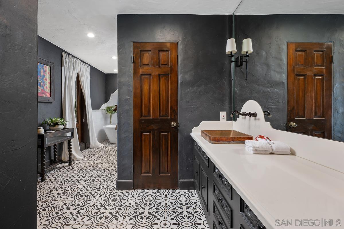 Detail Gallery Image 42 of 62 For 17507  Los Morros, Rancho Santa Fe,  CA 92067 - 5 Beds | 5 Baths