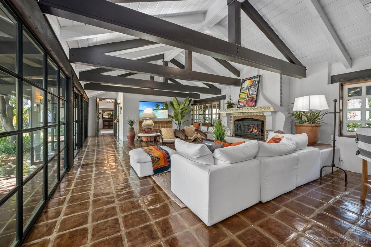 Detail Gallery Image 9 of 62 For 17507  Los Morros, Rancho Santa Fe,  CA 92067 - 5 Beds | 5 Baths
