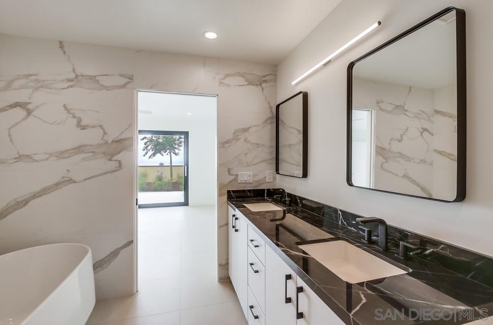 Detail Gallery Image 15 of 32 For 14066  Crest Way, Del Mar,  CA 92014 - 4 Beds | 2/1 Baths