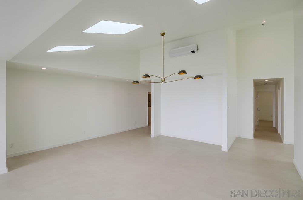 Detail Gallery Image 4 of 32 For 14066  Crest Way, Del Mar,  CA 92014 - 4 Beds | 2/1 Baths