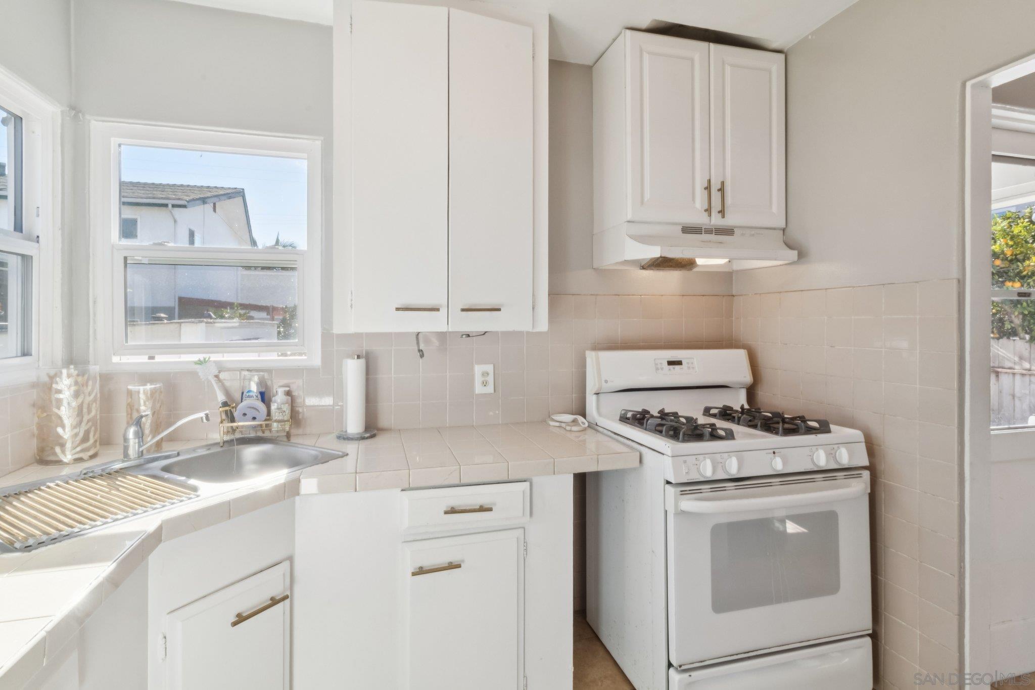 Detail Gallery Image 13 of 59 For 819-21  Tourmaline St, San Diego,  CA 92109 - – Beds | – Baths