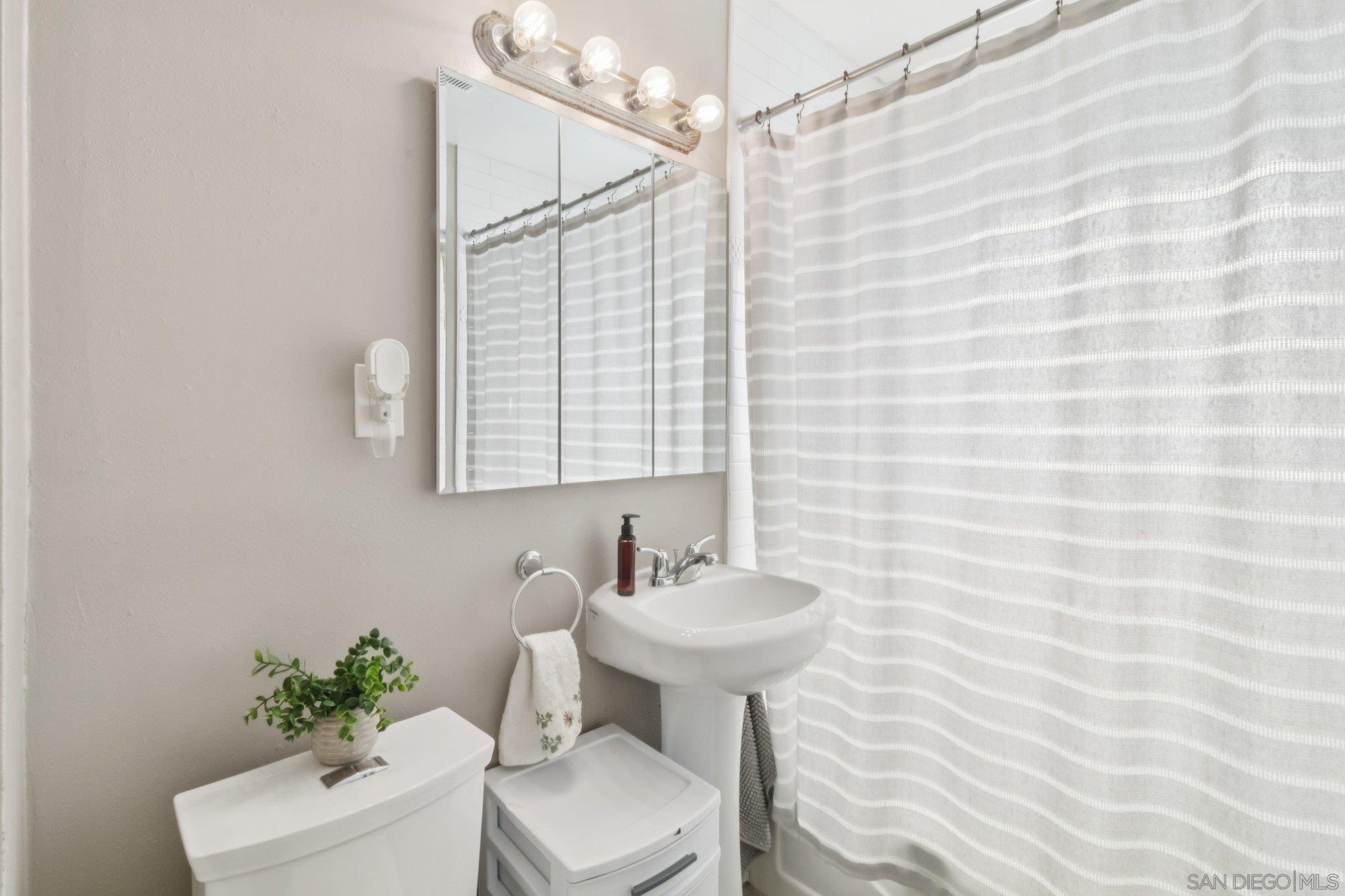 Detail Gallery Image 15 of 59 For 819-21  Tourmaline St, San Diego,  CA 92109 - – Beds | – Baths