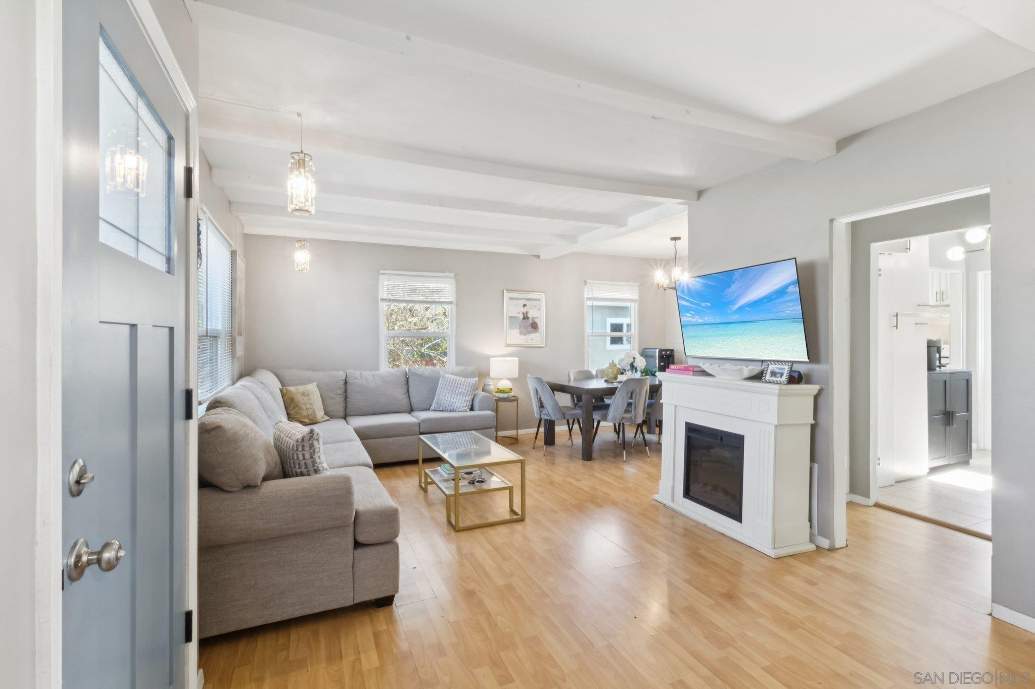 Detail Gallery Image 8 of 59 For 819-21  Tourmaline St, San Diego,  CA 92109 - – Beds | – Baths