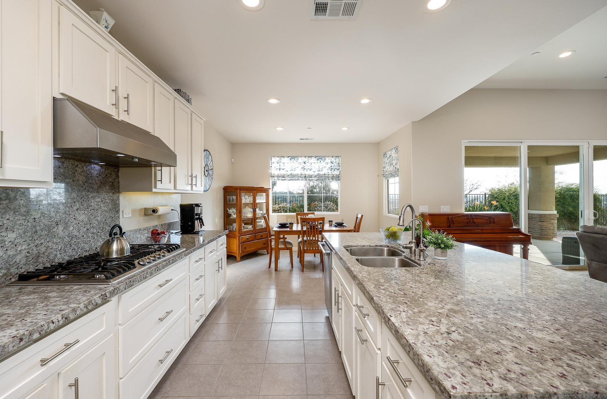 Detail Gallery Image 8 of 34 For 1818  Hayden Ranch Rd, Vista,  CA 92084 - 4 Beds | 3 Baths