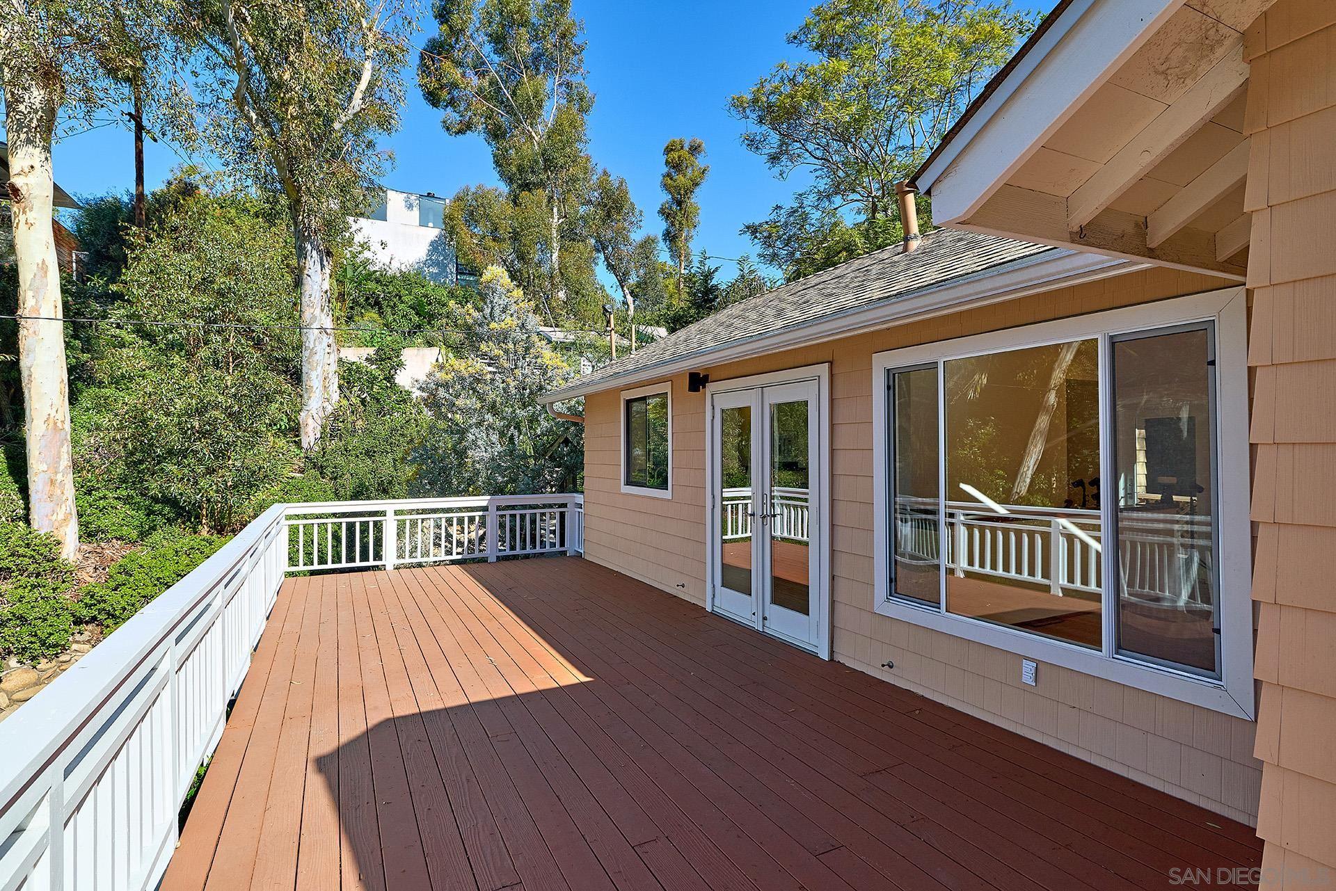 Detail Gallery Image 3 of 14 For 3731  Brant St, San Diego,  CA 92103 - 2 Beds | 1/1 Baths