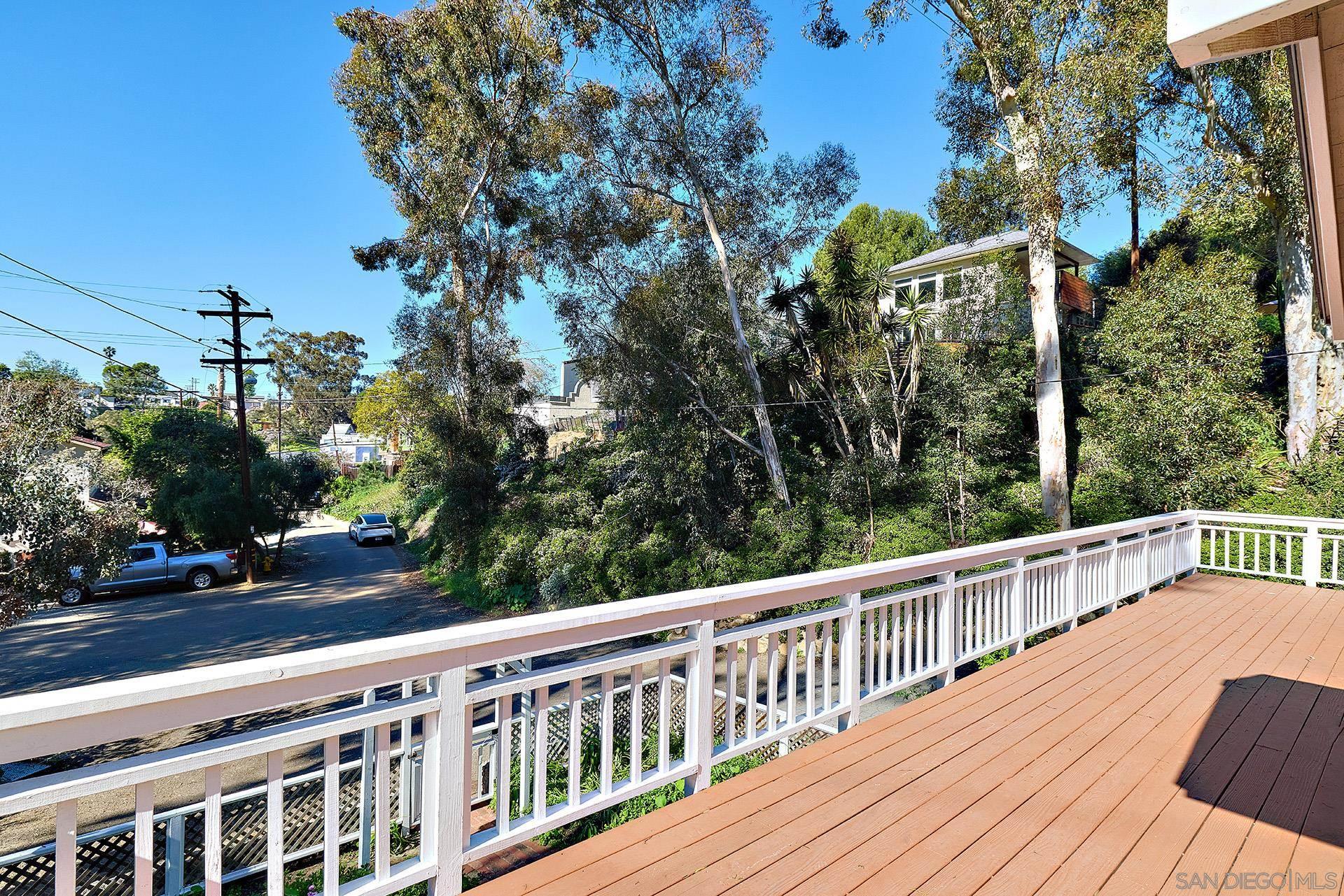 Detail Gallery Image 4 of 14 For 3731  Brant St, San Diego,  CA 92103 - 2 Beds | 1/1 Baths