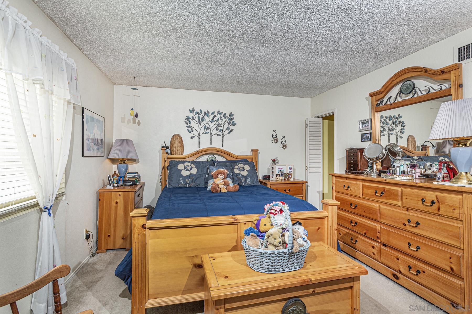 Detail Gallery Image 11 of 43 For 3433  Fairlomas Rd, National City,  CA 91950 - 3 Beds | 2/1 Baths