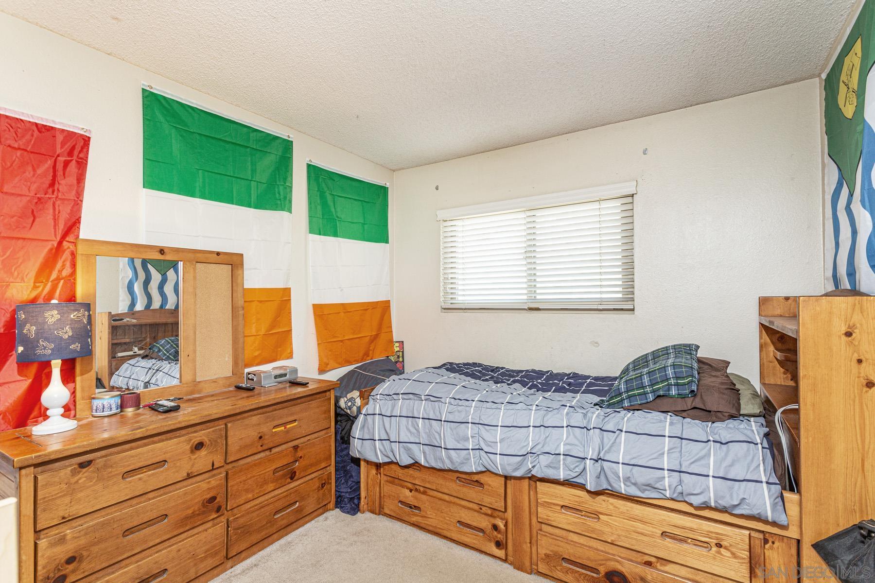 Detail Gallery Image 13 of 43 For 3433  Fairlomas Rd, National City,  CA 91950 - 3 Beds | 2/1 Baths