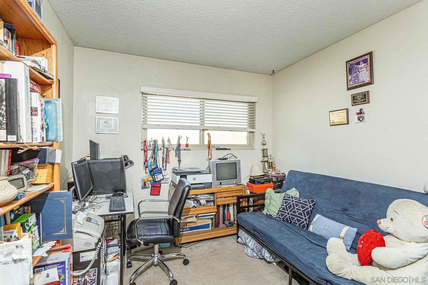 Detail Gallery Image 14 of 43 For 3433  Fairlomas Rd, National City,  CA 91950 - 3 Beds | 2/1 Baths