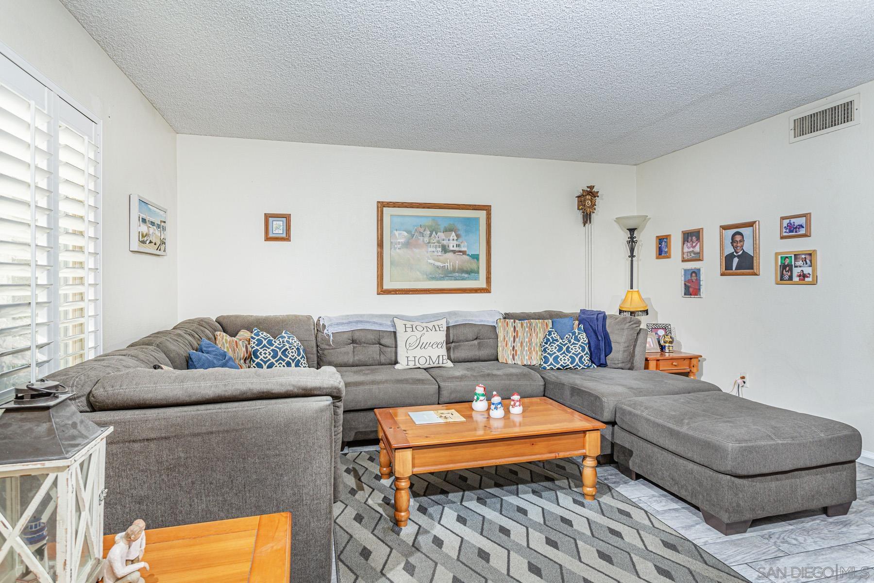 Detail Gallery Image 3 of 43 For 3433  Fairlomas Rd, National City,  CA 91950 - 3 Beds | 2/1 Baths