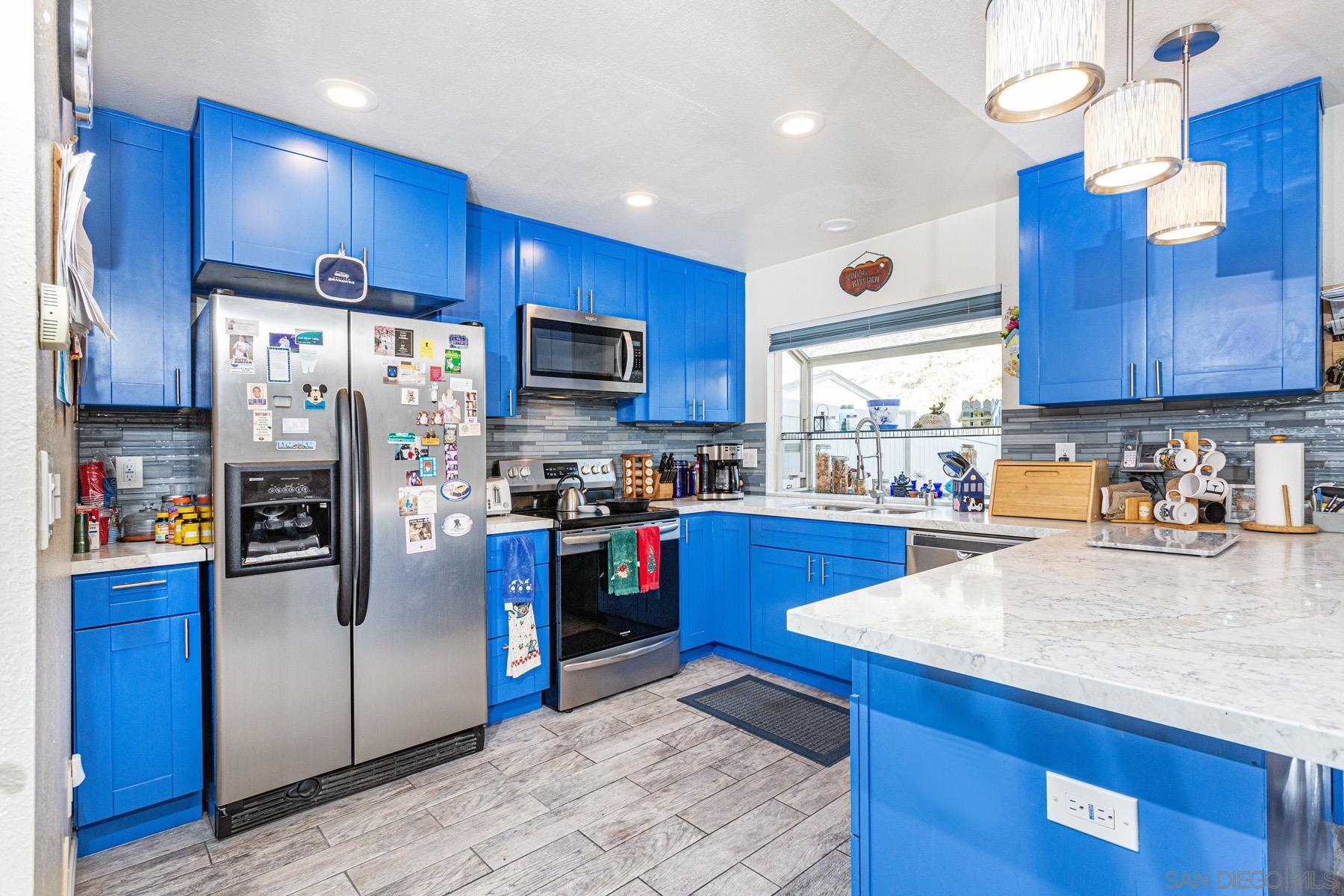 Detail Gallery Image 5 of 43 For 3433  Fairlomas Rd, National City,  CA 91950 - 3 Beds | 2/1 Baths