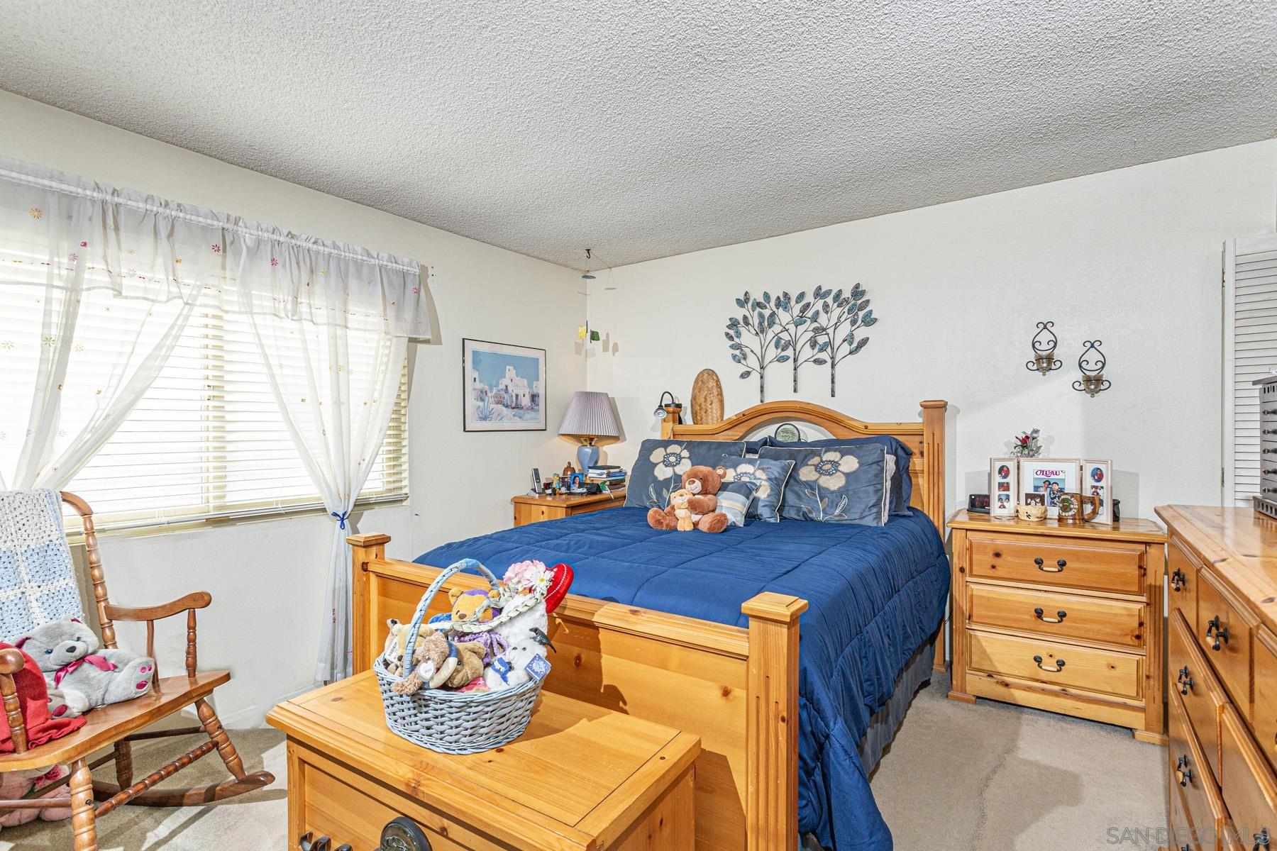 Detail Gallery Image 10 of 43 For 3433  Fairlomas Rd, National City,  CA 91950 - 3 Beds | 2/1 Baths