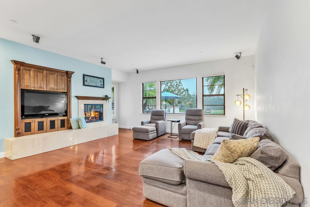 Detail Gallery Image 12 of 54 For 14481  Old Creek Road, San Diego,  CA 92131 - 6 Beds | 4/1 Baths