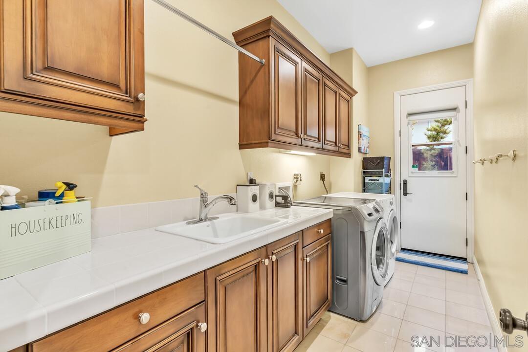 Detail Gallery Image 24 of 54 For 14481  Old Creek Road, San Diego,  CA 92131 - 6 Beds | 4/1 Baths